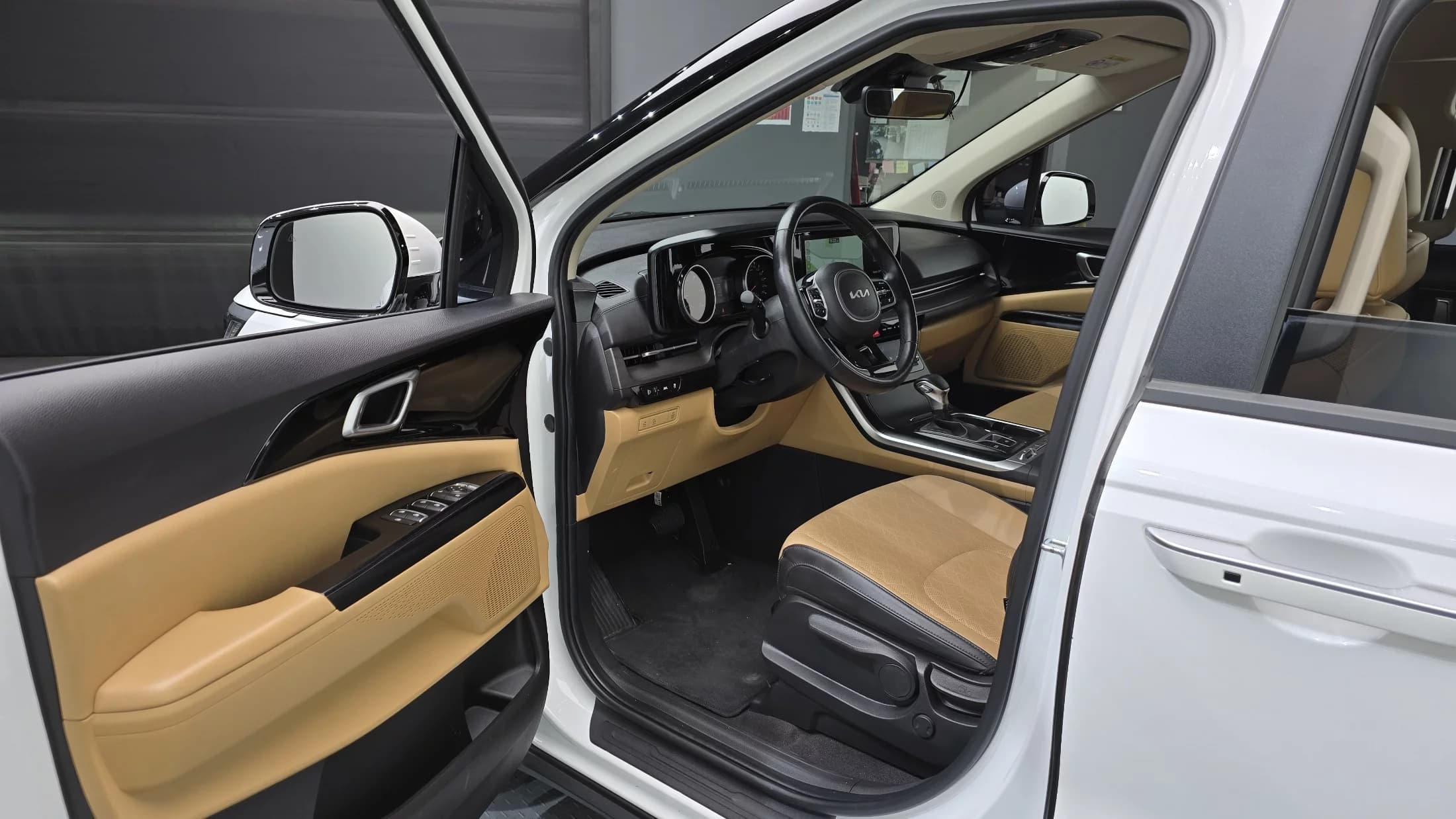 Kia Carnival 9-Seater Prestige, 2021 г. 121782 км. — фото 10