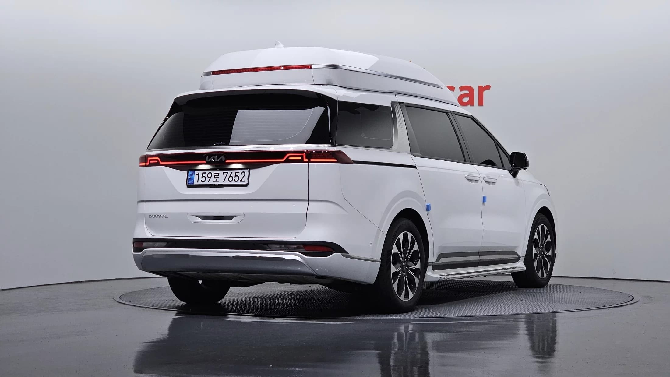 Kia Carnival 7-Seater Hi-Limousine Signature, 2023 г. 57275 км. — фото 2