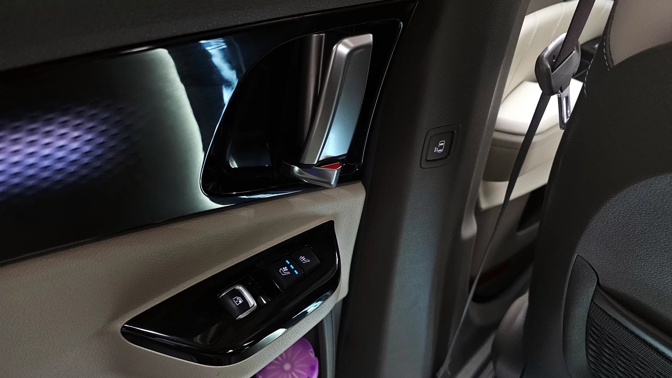 Kia Carnival 7-Seater Hi-Limousine Signature, 2023 г. 57275 км. — фото 18