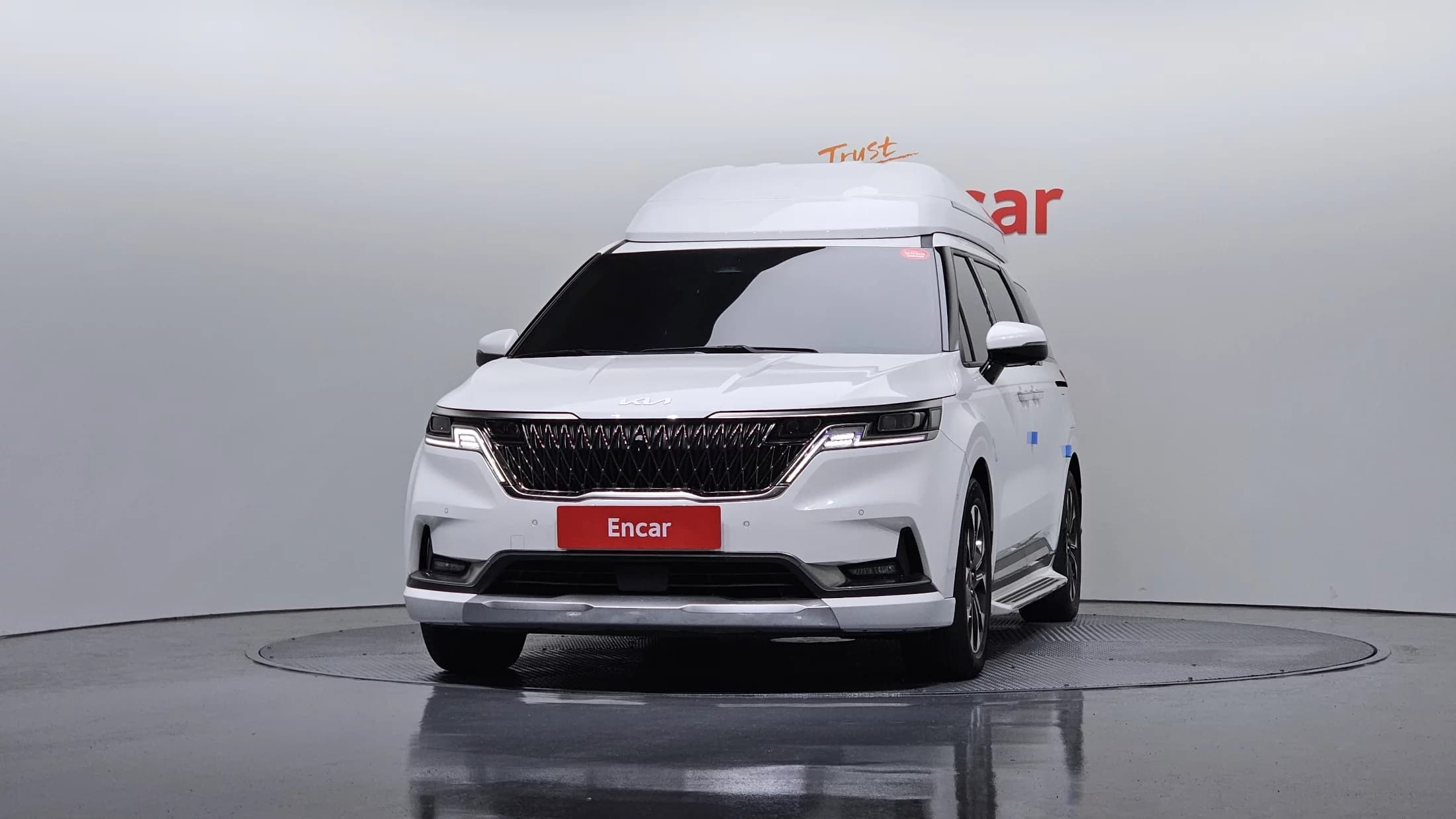 Kia Carnival 7-Seater Hi-Limousine Signature, 2023 г. 57275 км. — фото 3
