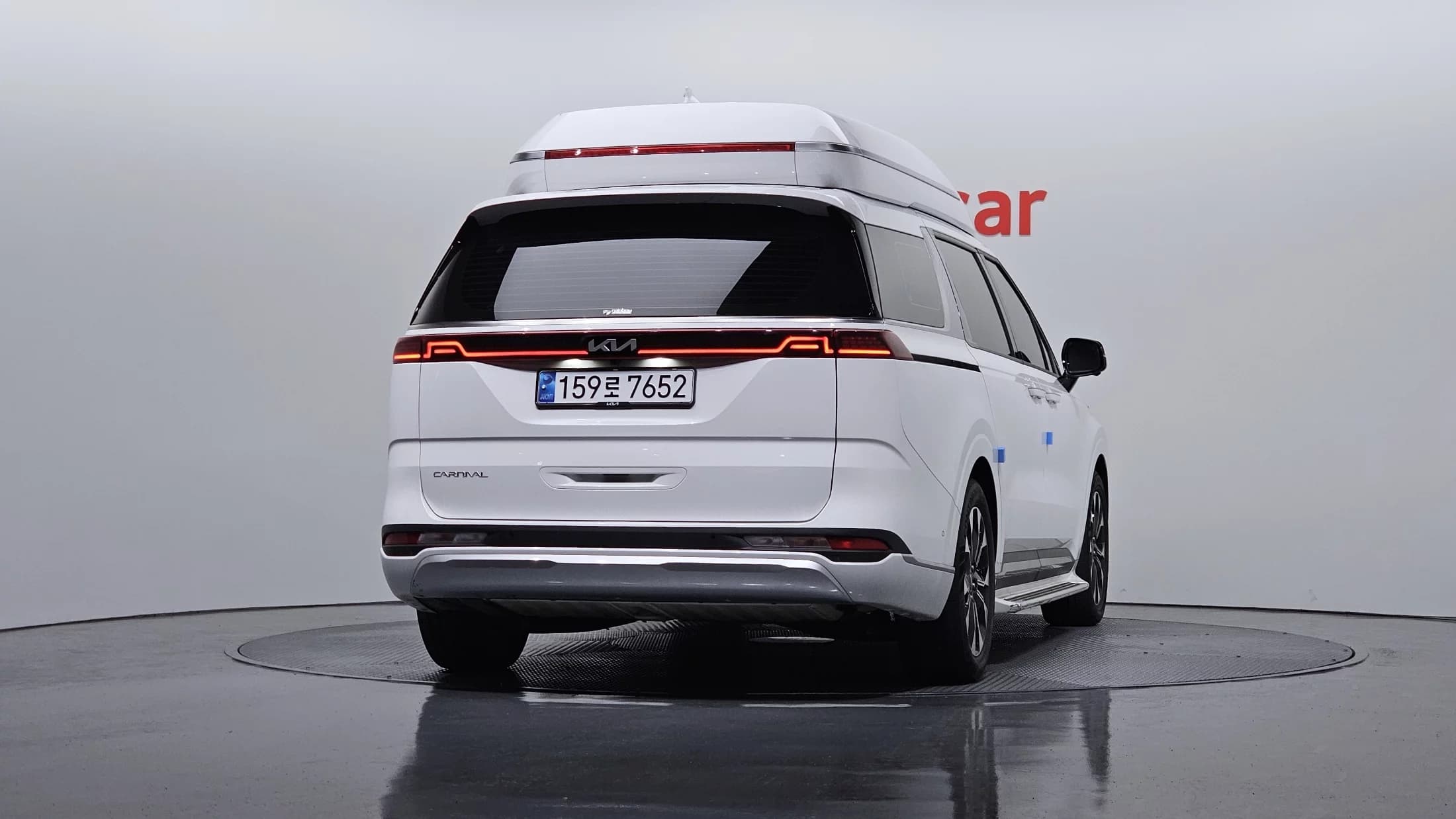 Kia Carnival 7-Seater Hi-Limousine Signature, 2023 г. 57275 км. — фото 4