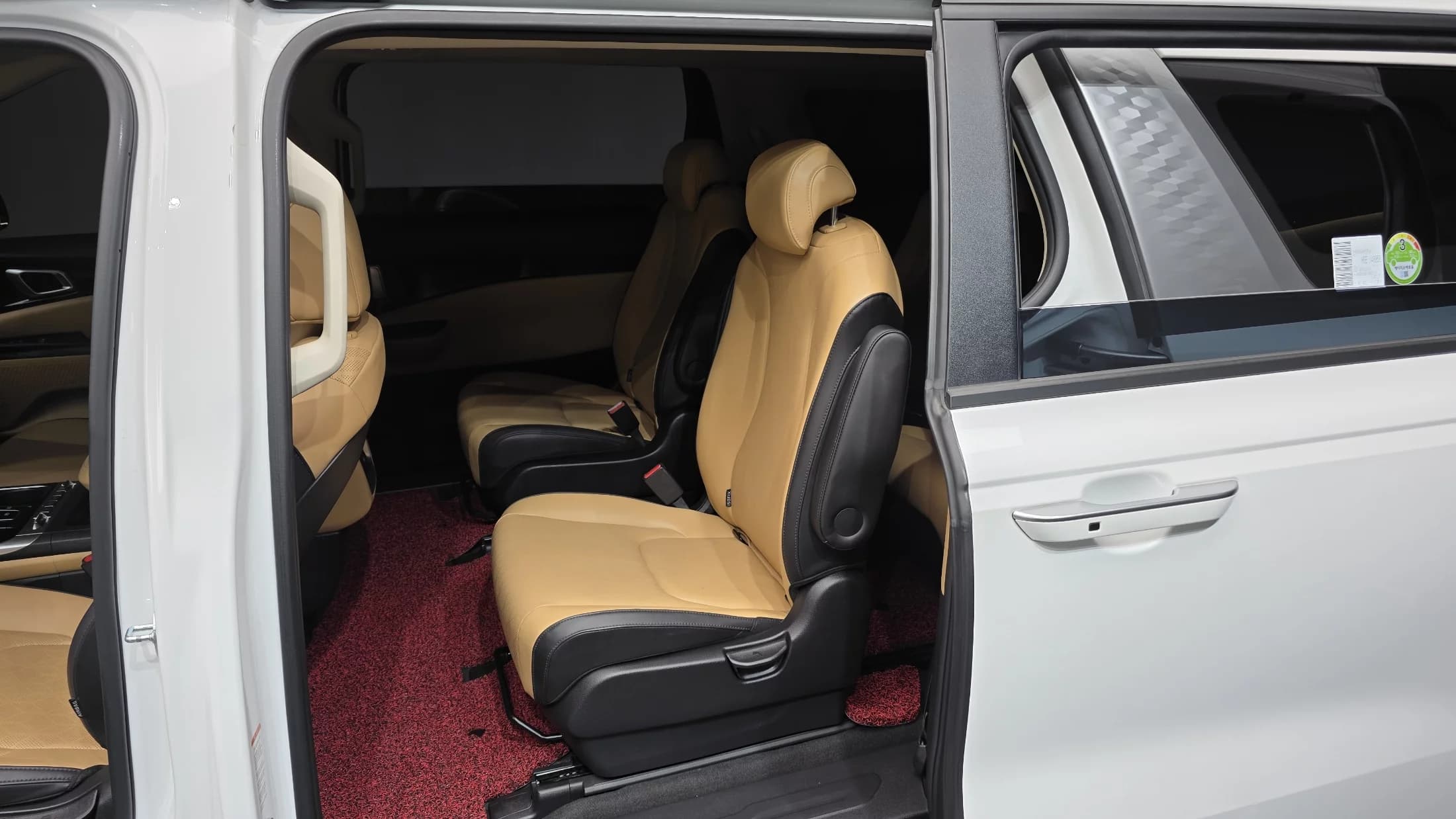 Kia Carnival 9-Seater Prestige, 2021 г. 90939 км. — фото 11