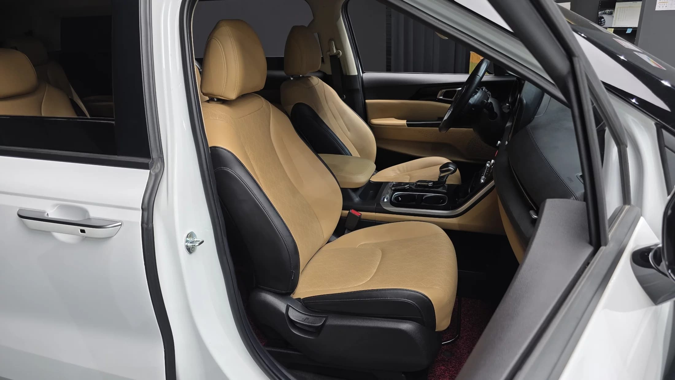 Kia Carnival 9-Seater Prestige, 2021 г. 90939 км. — фото 12