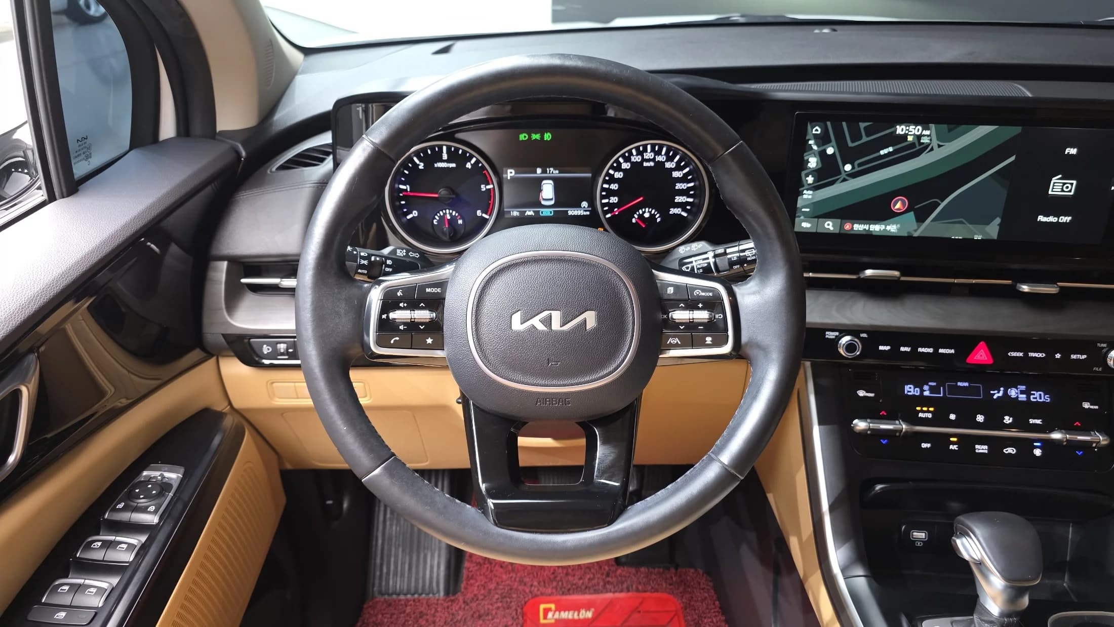 Kia Carnival 9-Seater Prestige, 2021 г. 90939 км. — фото 13