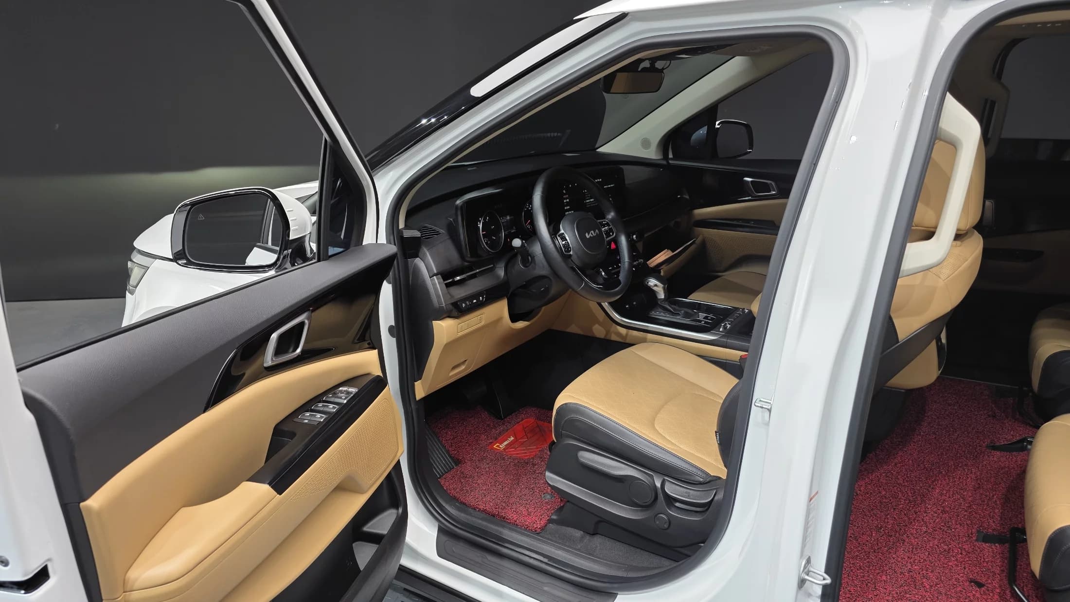 Kia Carnival 9-Seater Prestige, 2021 г. 90939 км. — фото 10