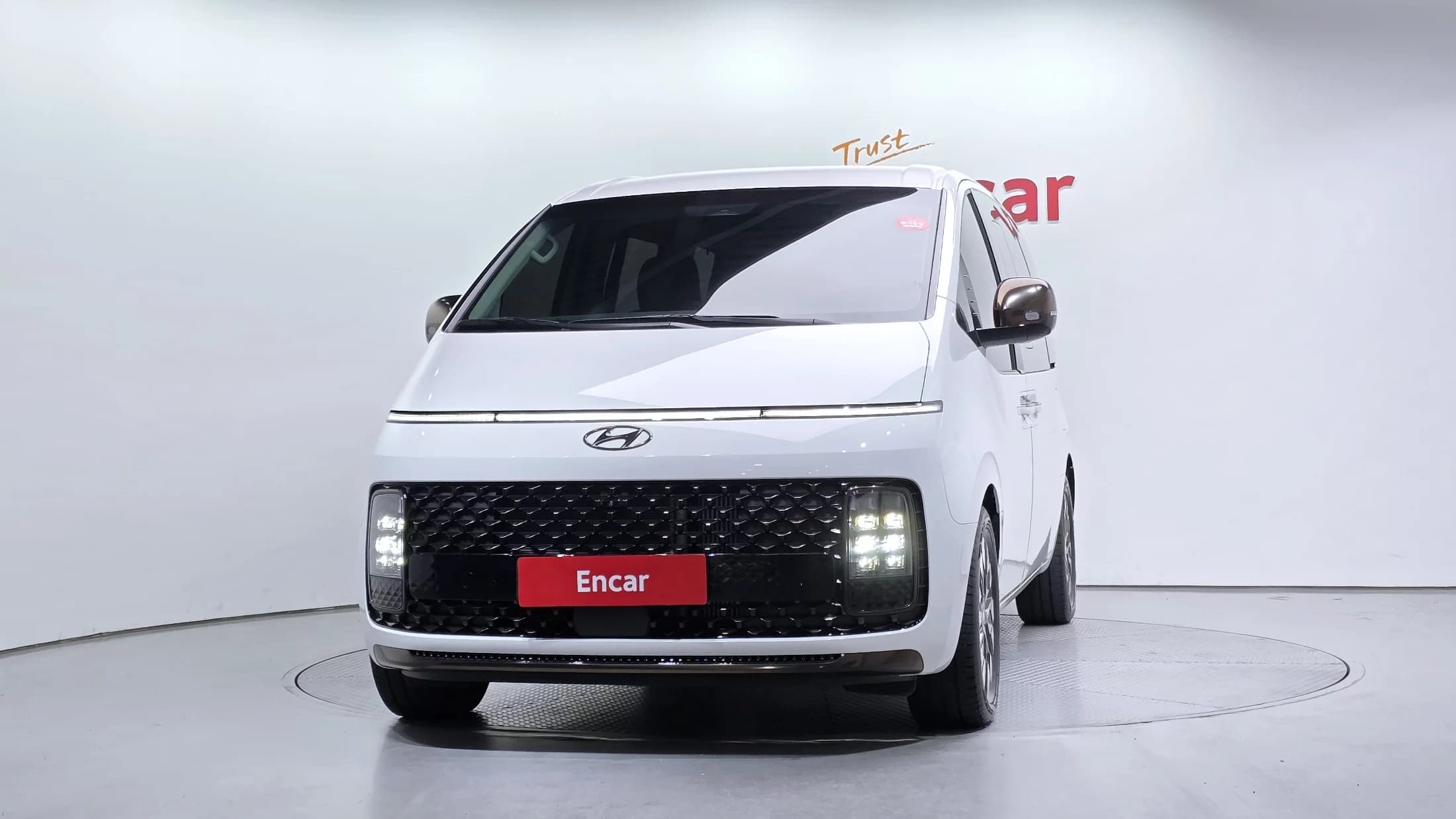 Hyundai Staria 4WD Lounge 7-Seater Inspiration, 2023 г. 4672 км. — фото 3