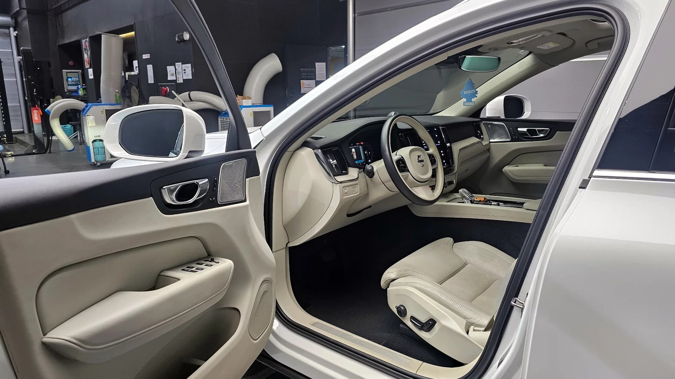 Volvo XC60 B5 Inscription, 2021 г. 21663 км. — фото 11