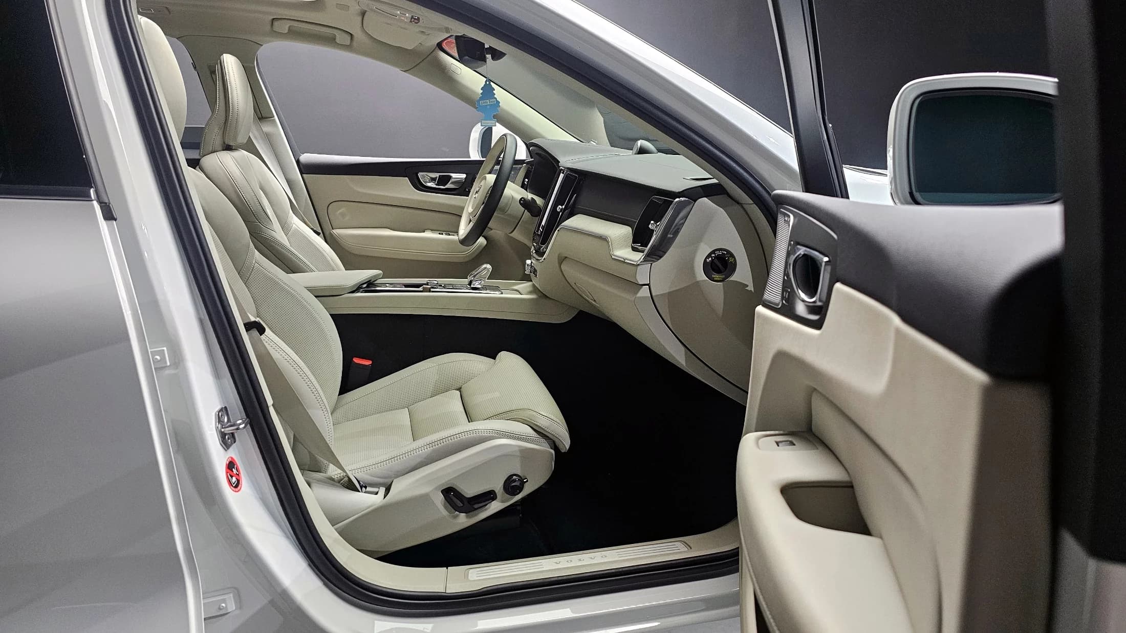 Volvo XC60 B5 Inscription, 2021 г. 21663 км. — фото 10