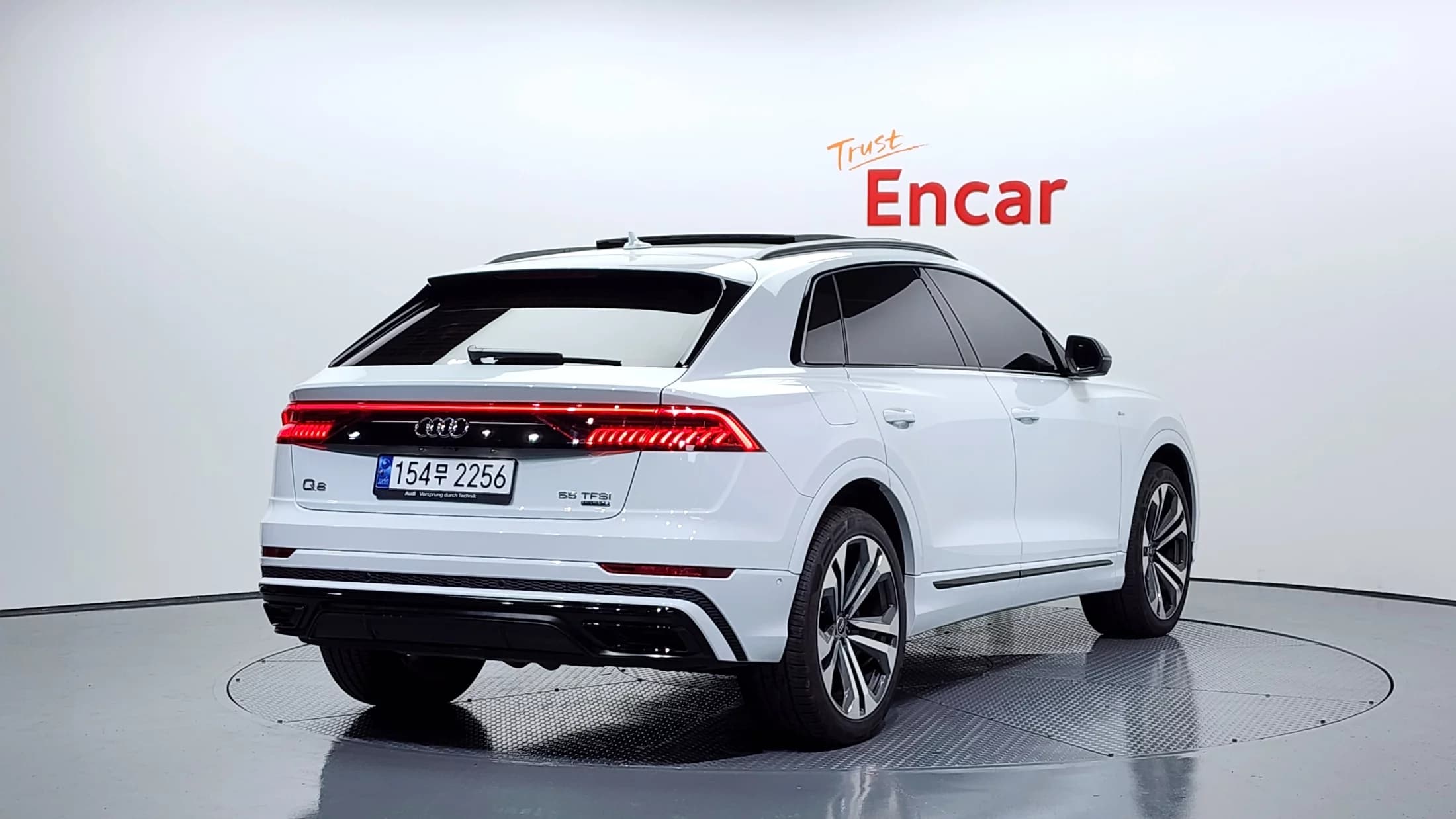 Audi Q8 55 TFSI Quattro Premium, 2023 г. 41135 км. — фото 2