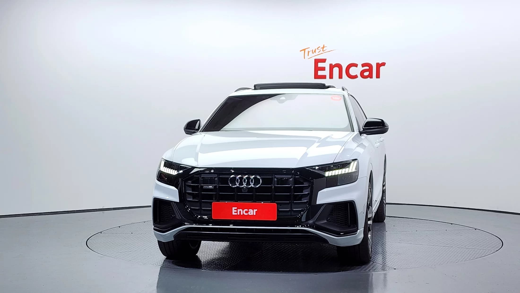 Audi Q8 55 TFSI Quattro Premium, 2023 г. 41135 км. — фото 3