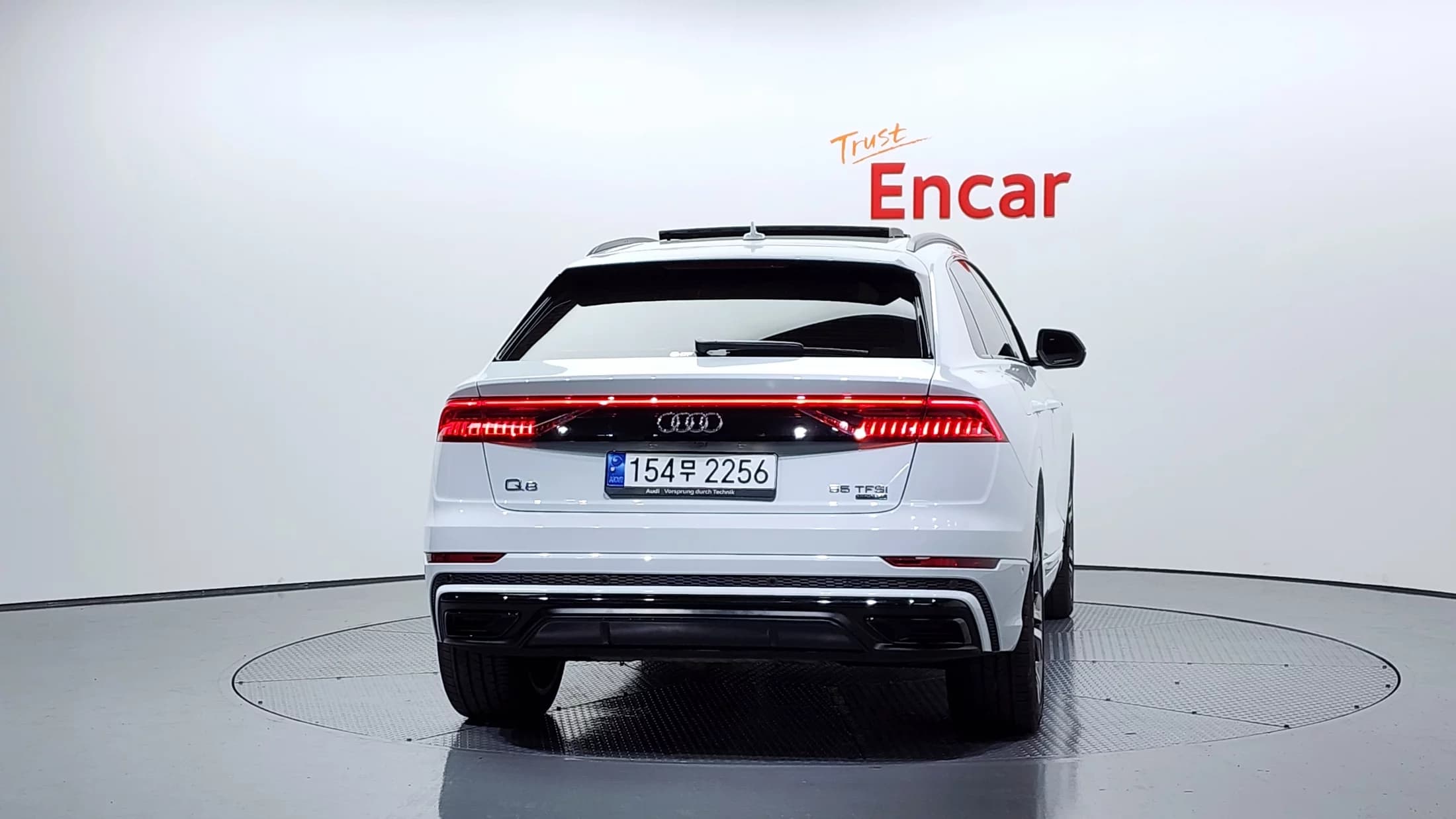 Audi Q8 55 TFSI Quattro Premium, 2023 г. 41135 км. — фото 4