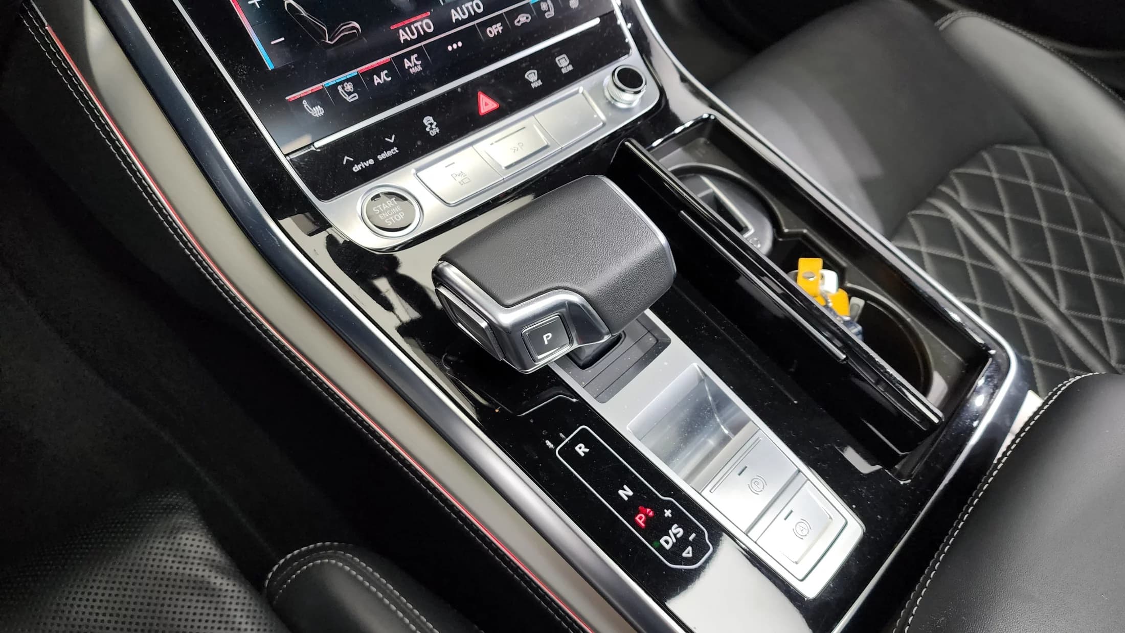 Audi Q8 55 TFSI Quattro Premium, 2023 г. 41135 км. — фото 9