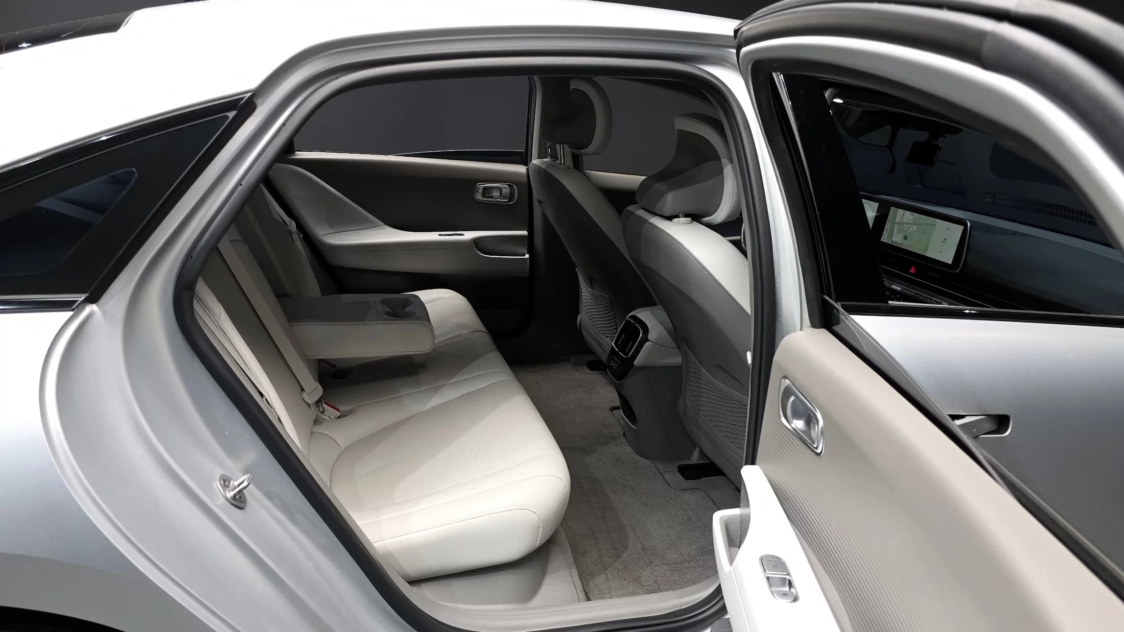 Hyundai Ioniq 6 Long Range Prestige, электромобиль, 2023 г. 21949 км. — фото 12
