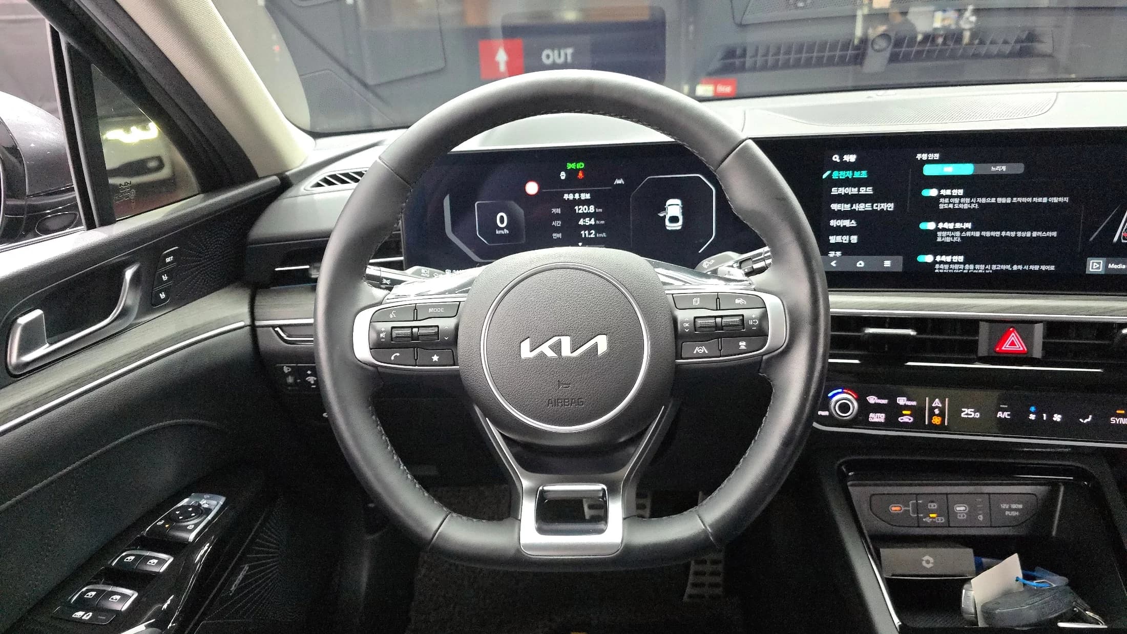 Kia K5 (Киа Оптима) 1.6 Turbo Signature, 2023 г. 30163 км. — фото 13