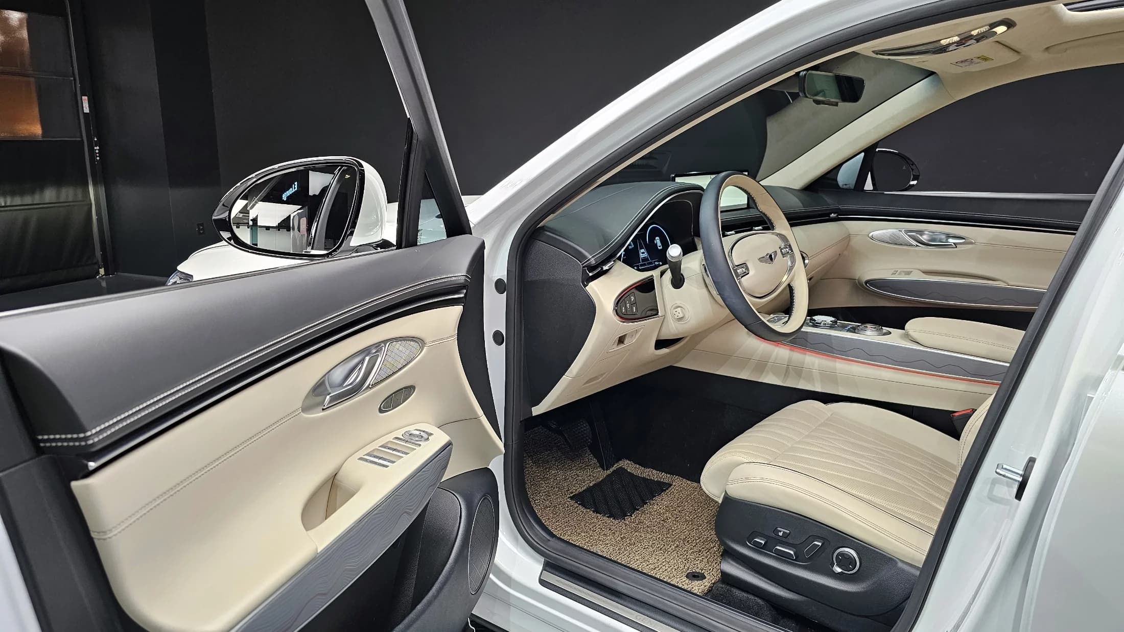 Genesis GV70 2.5T Gasoline AWD, 2023 г. 22308 км. — фото 10