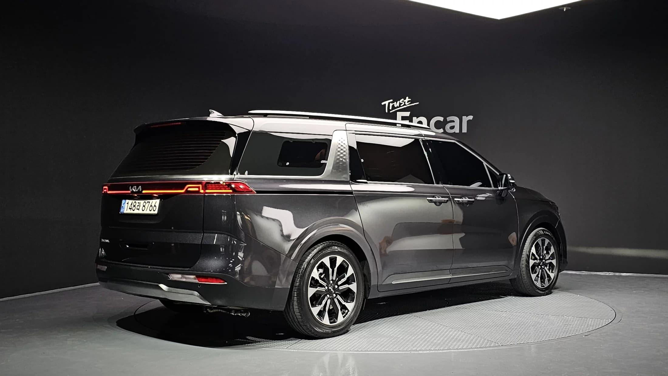 Kia Carnival 9-Seater Signature, 2023 г. 33711 км. — фото 2