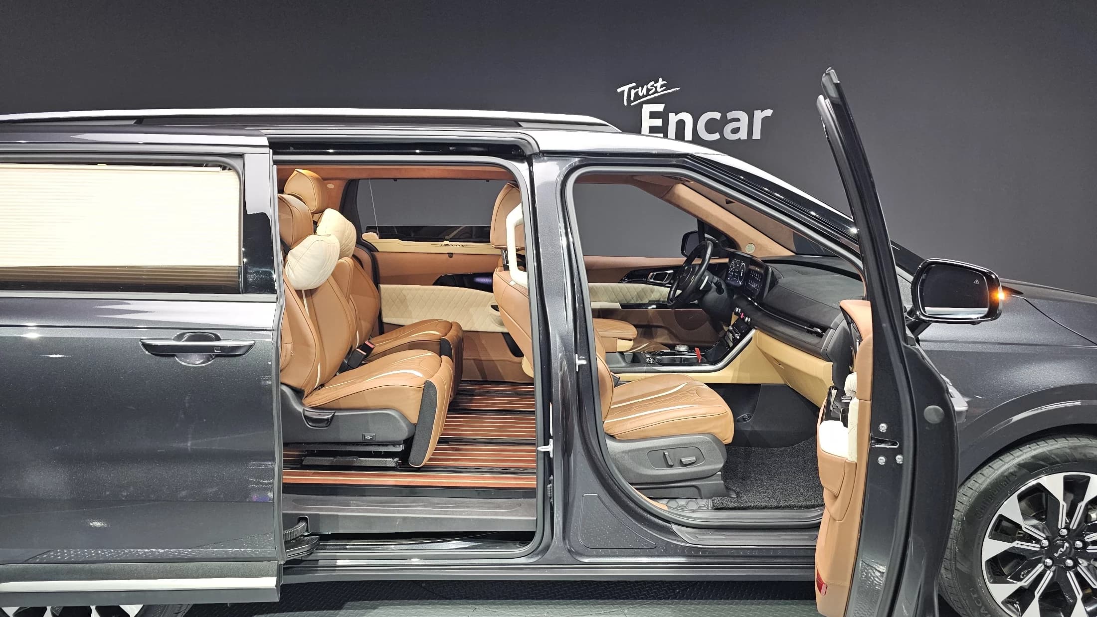 Kia Carnival 9-Seater Signature, 2023 г. 33711 км. — фото 11