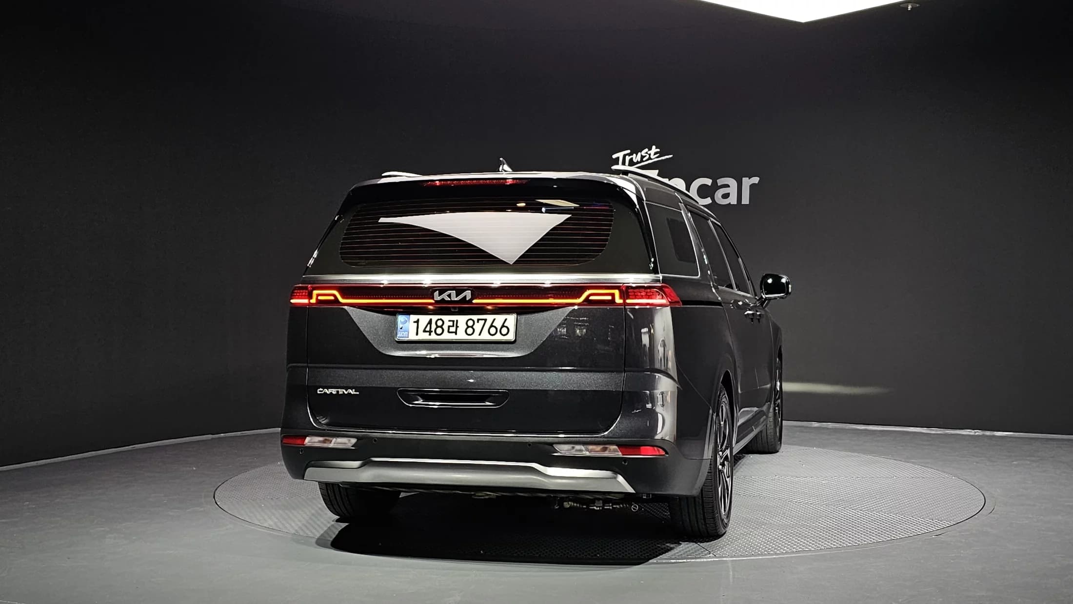 Kia Carnival 9-Seater Signature, 2023 г. 33711 км. — фото 4