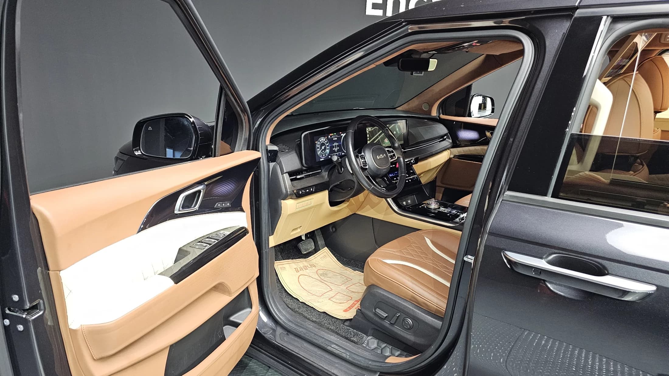 Kia Carnival 9-Seater Signature, 2023 г. 33711 км. — фото 10