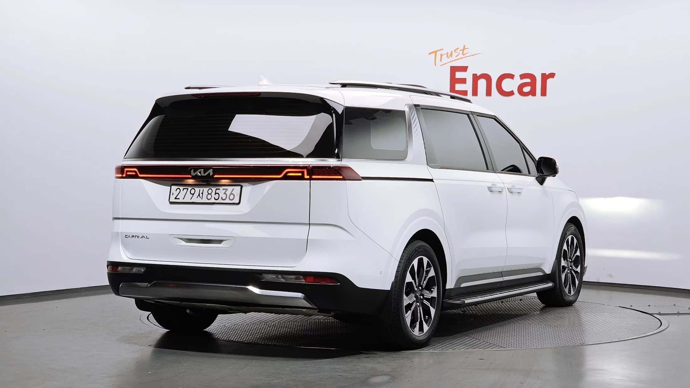Kia Carnival 9-Seater Signature, 2022 г. 73652 км. — фото 2