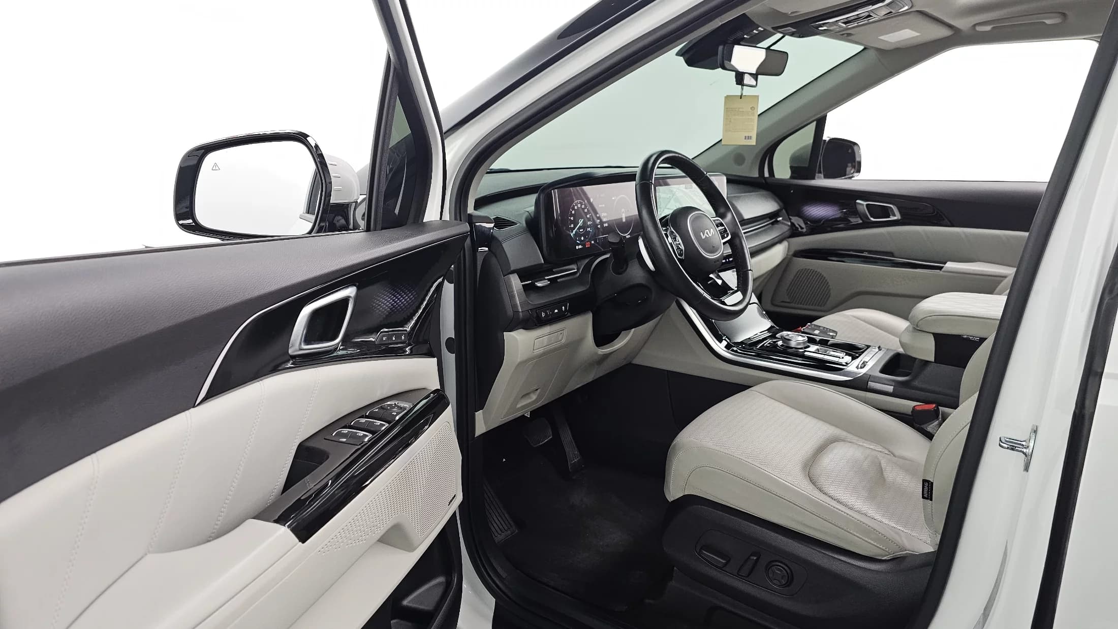 Kia Carnival 9-Seater Signature, 2022 г. 73652 км. — фото 11