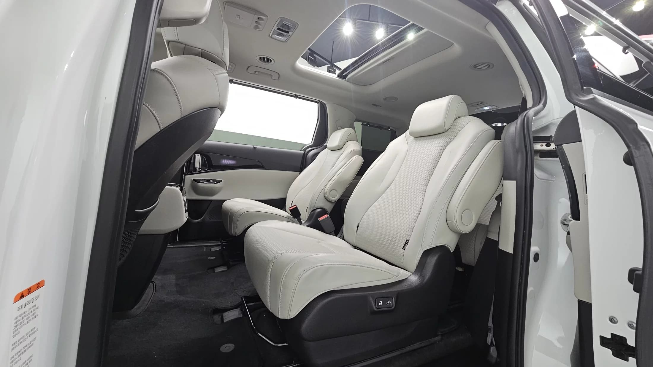 Kia Carnival 9-Seater Signature, 2022 г. 73652 км. — фото 12