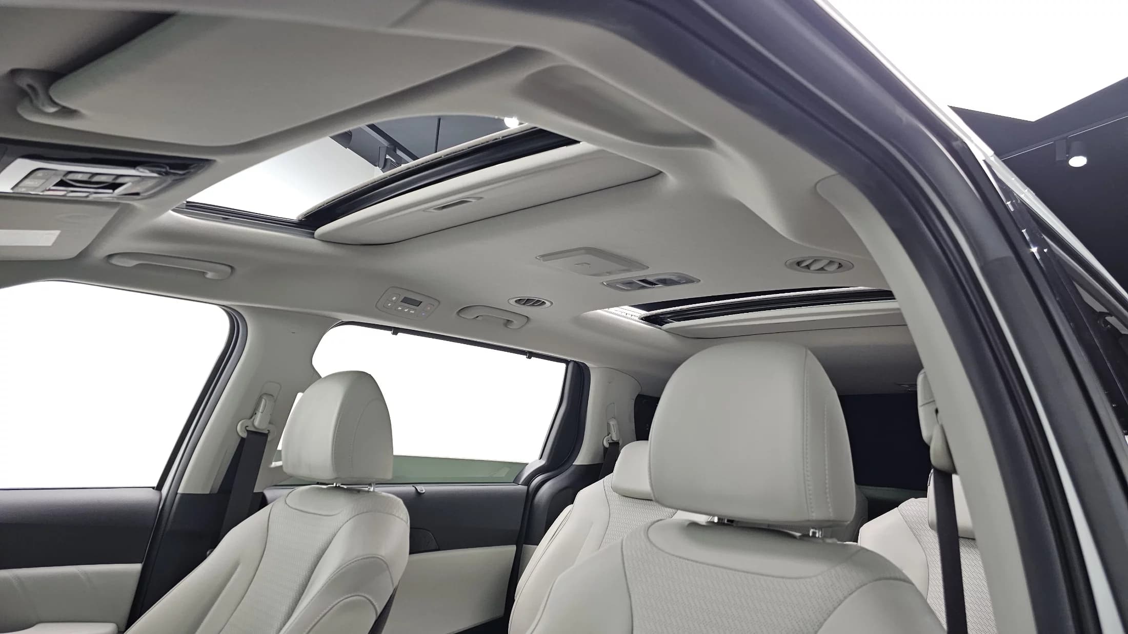Kia Carnival 9-Seater Signature, 2022 г. 73652 км. — фото 17