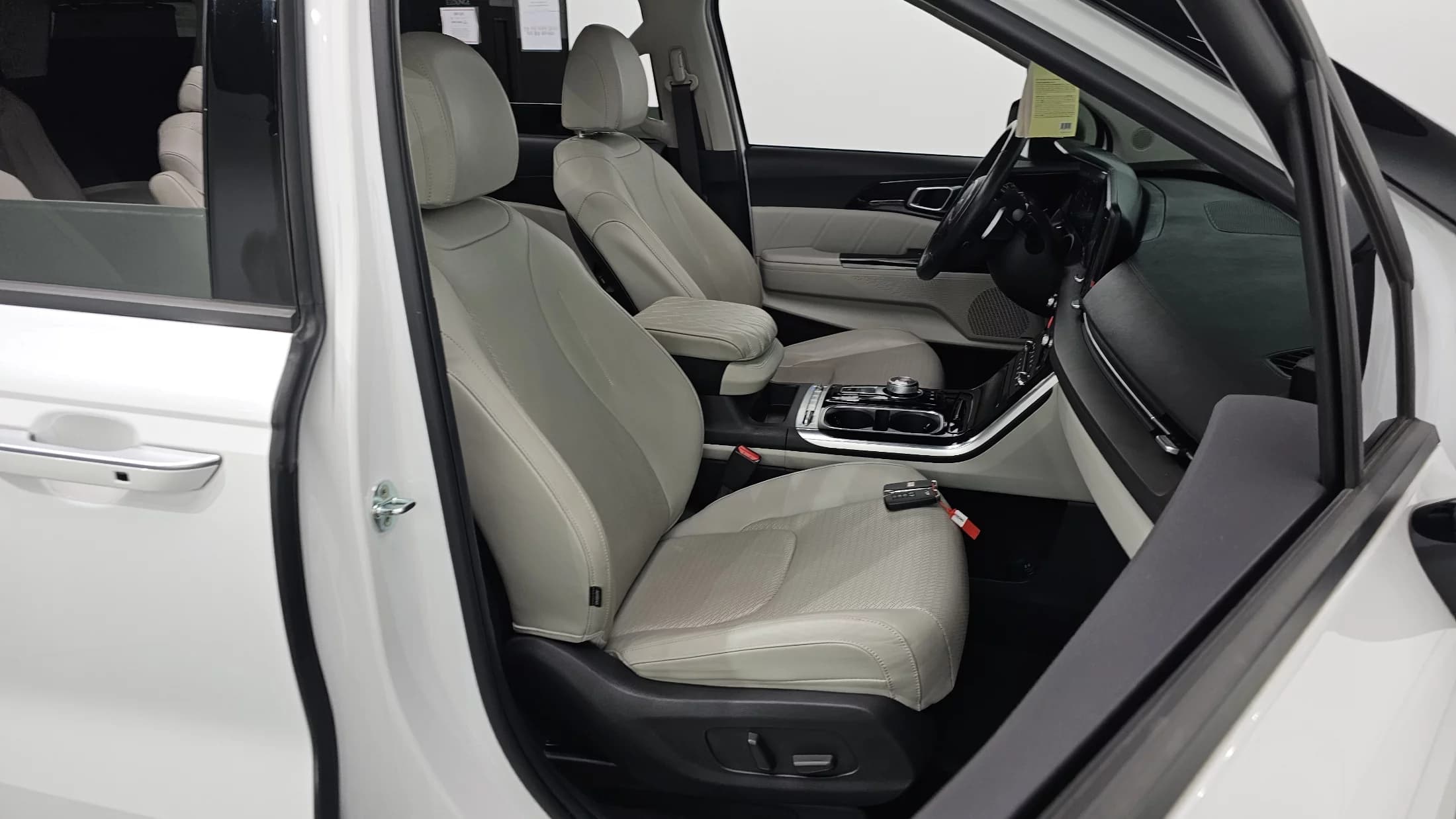 Kia Carnival 9-Seater Signature, 2022 г. 73652 км. — фото 10