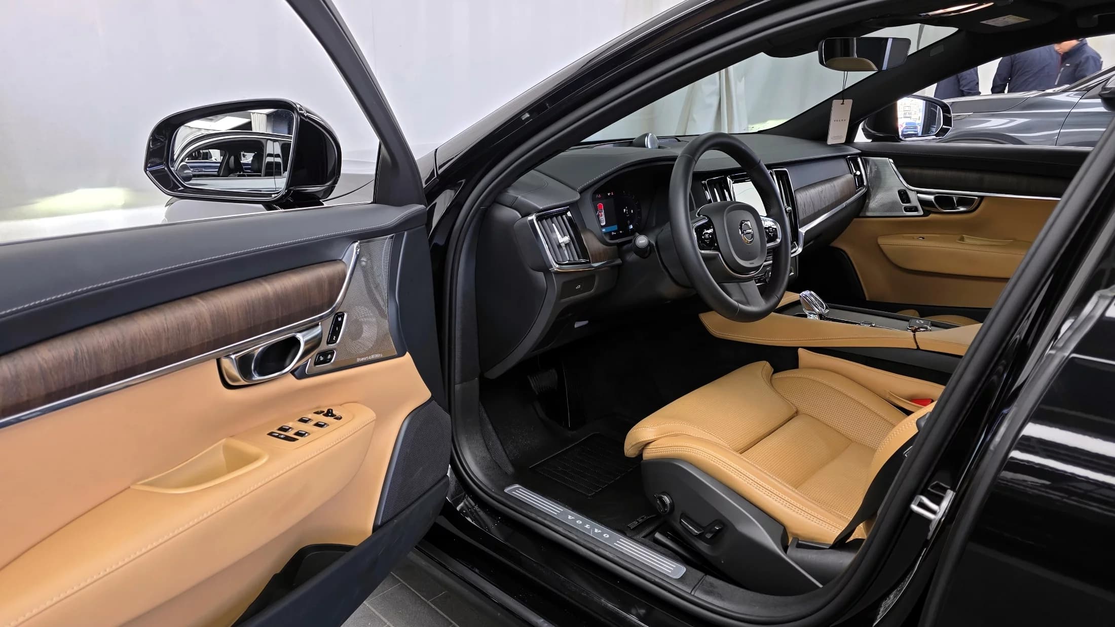 Volvo S90 B6 AWD Ultimate Bright, 2024 г. 13024 км. — фото 8