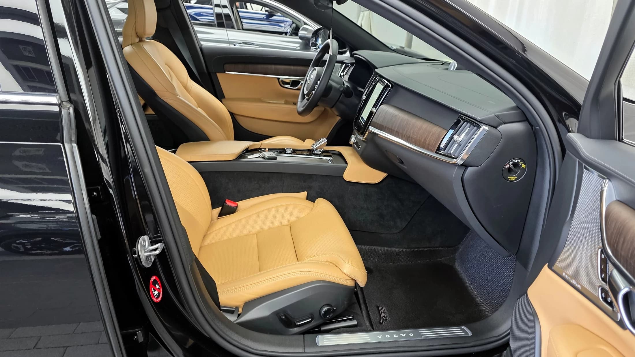 Volvo S90 B6 AWD Ultimate Bright, 2024 г. 13024 км. — фото 9