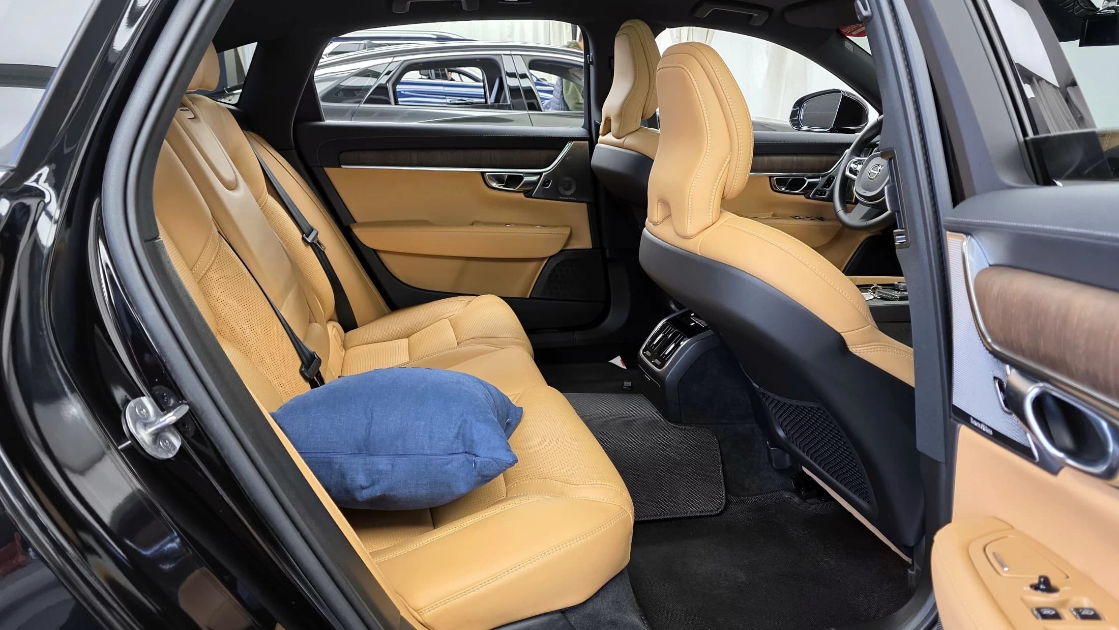 Volvo S90 B6 AWD Ultimate Bright, 2024 г. 13024 км. — фото 10