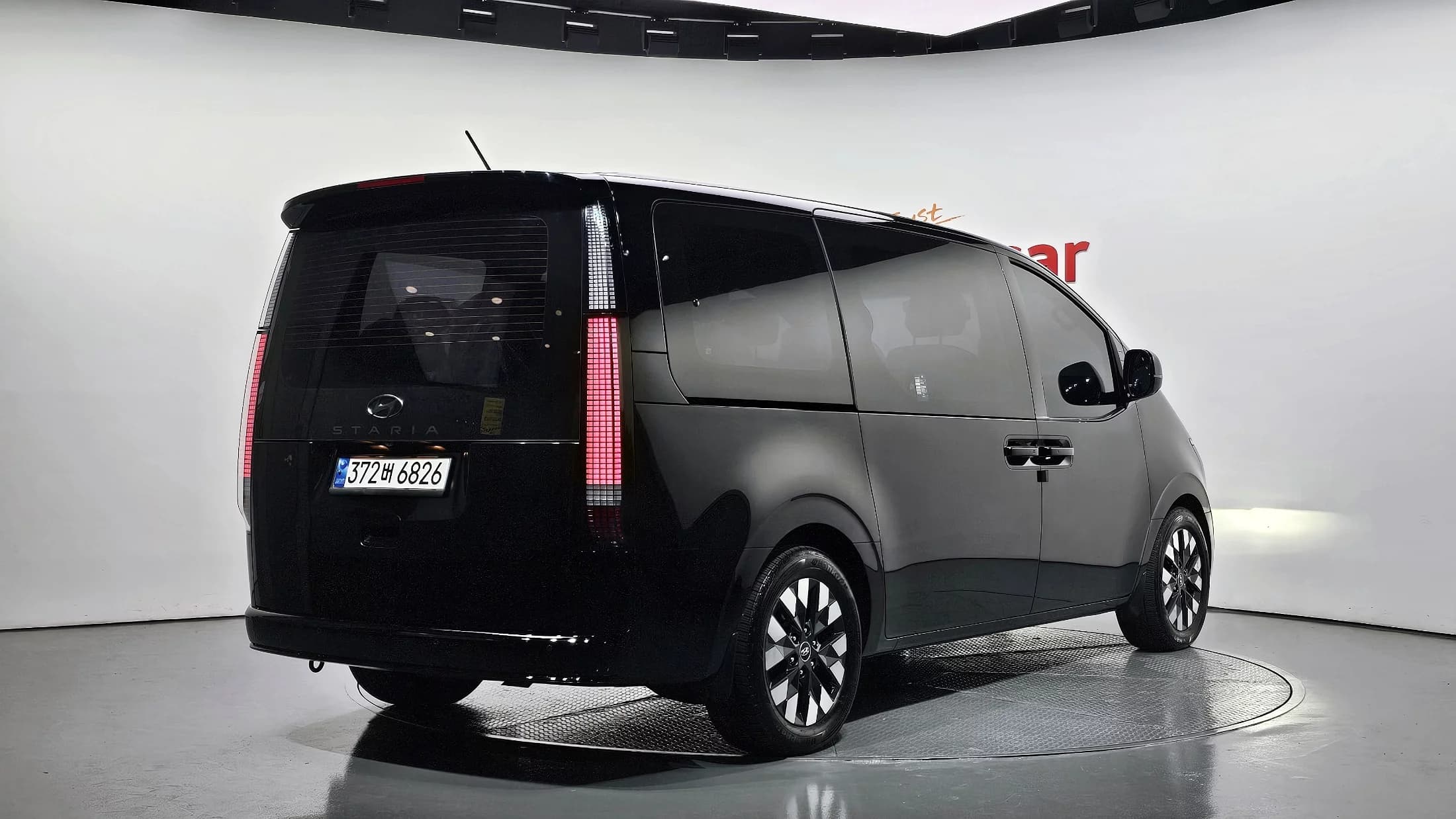 Hyundai Staria L3.5 Lounge 9-Seater Inspiration, 2021 г. 145756 км. — фото 2