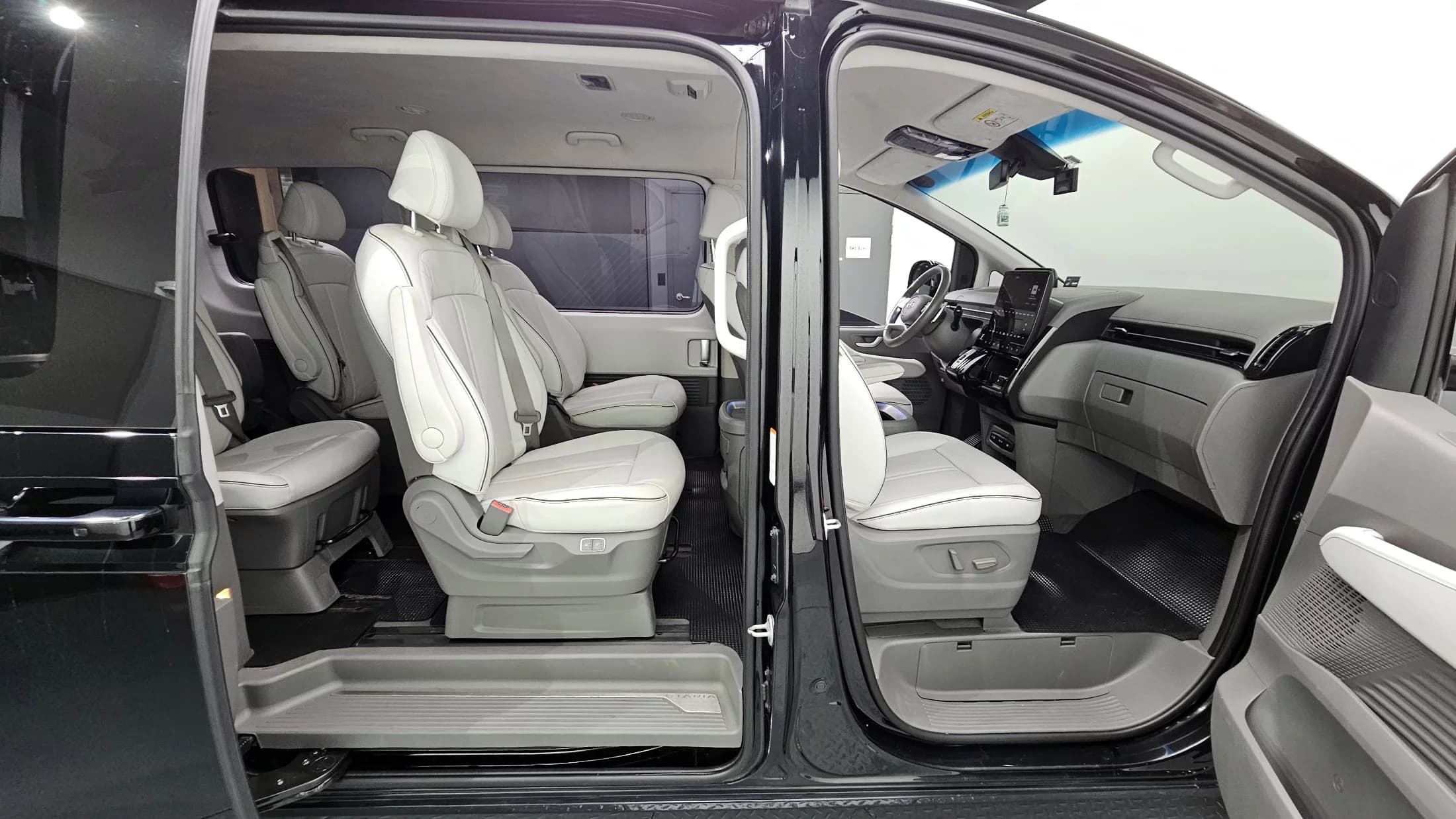 Hyundai Staria L3.5 Lounge 9-Seater Inspiration, 2021 г. 145756 км. — фото 11