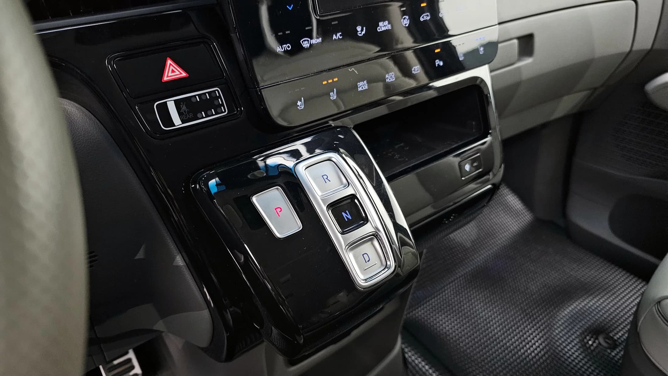Hyundai Staria L3.5 Lounge 9-Seater Inspiration, 2021 г. 145756 км. — фото 9