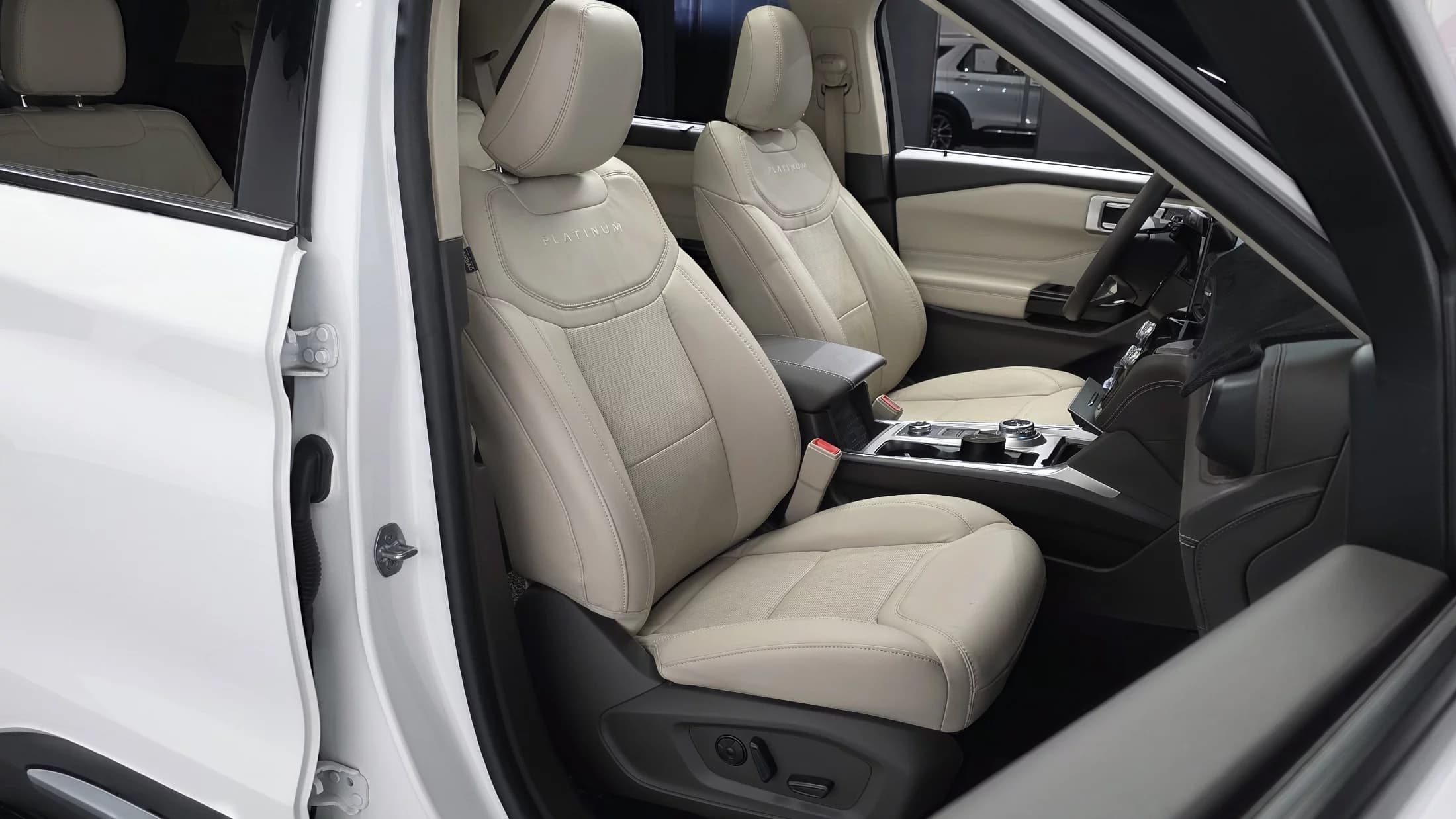 Ford EXPLORER 3.0 Platinum 4WD, 2022 г. 57613 км. — фото 19