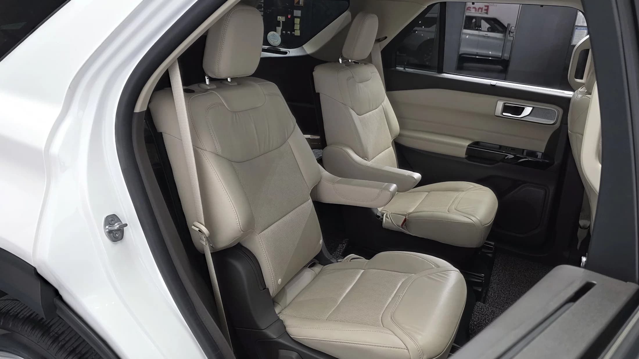 Ford EXPLORER 3.0 Platinum 4WD, 2022 г. 57613 км. — фото 24