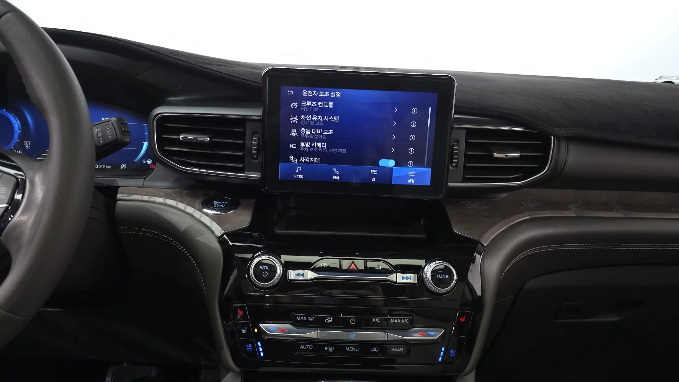 Ford EXPLORER 3.0 Platinum 4WD, 2022 г. 57613 км. — фото 27