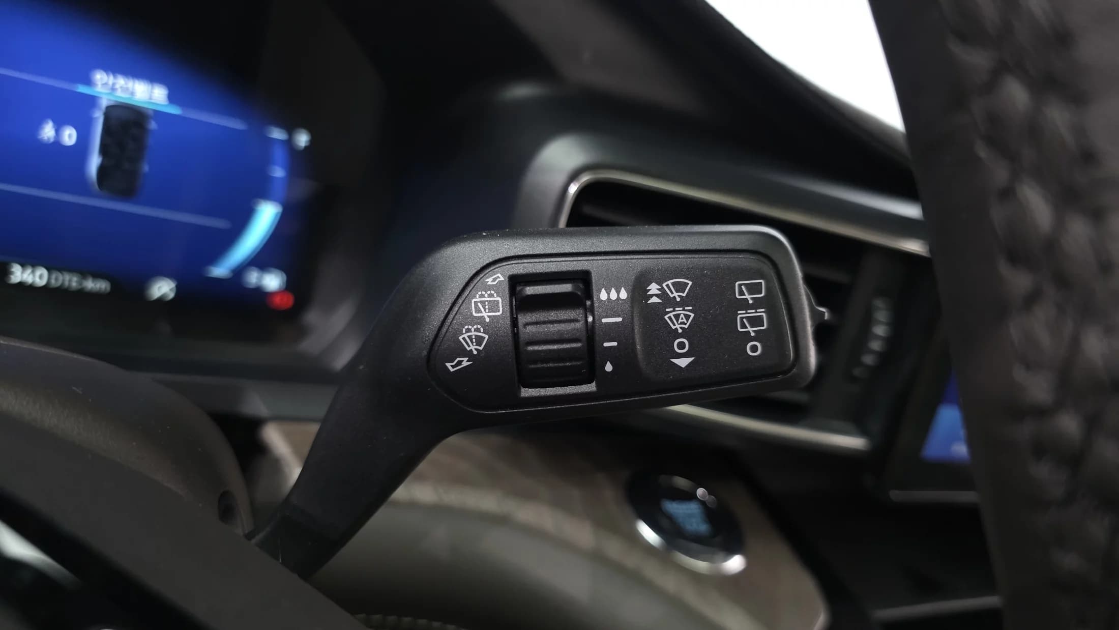 Ford EXPLORER 3.0 Platinum 4WD, 2022 г. 57613 км. — фото 32