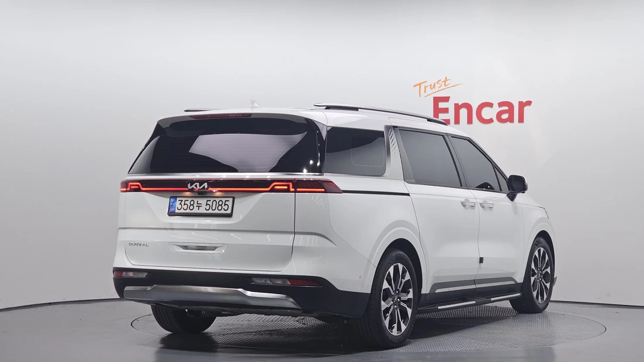 Kia Carnival 9-Seater Signature, 2022 г. 73353 км. — фото 2