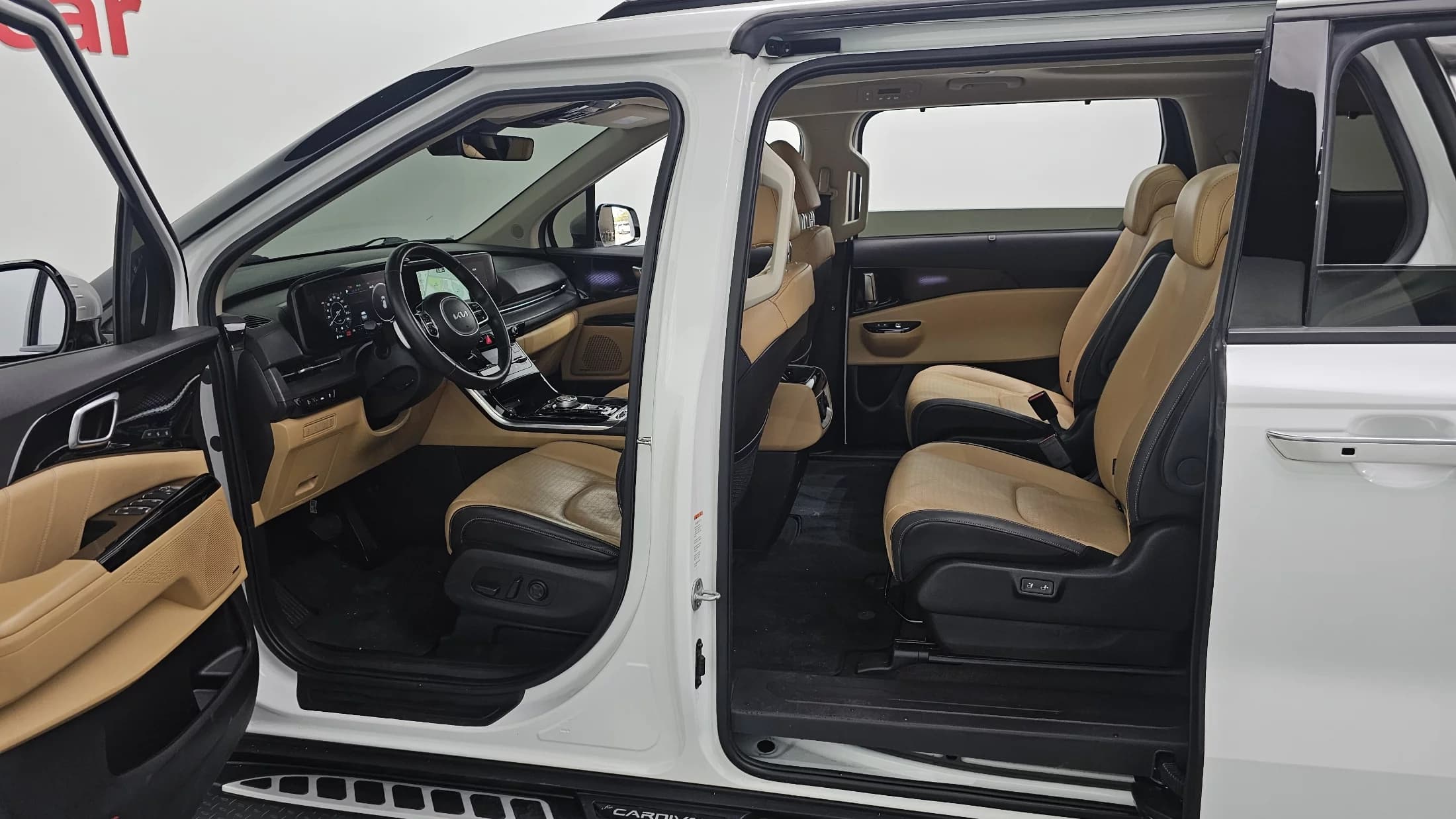 Kia Carnival 9-Seater Signature, 2022 г. 73353 км. — фото 11