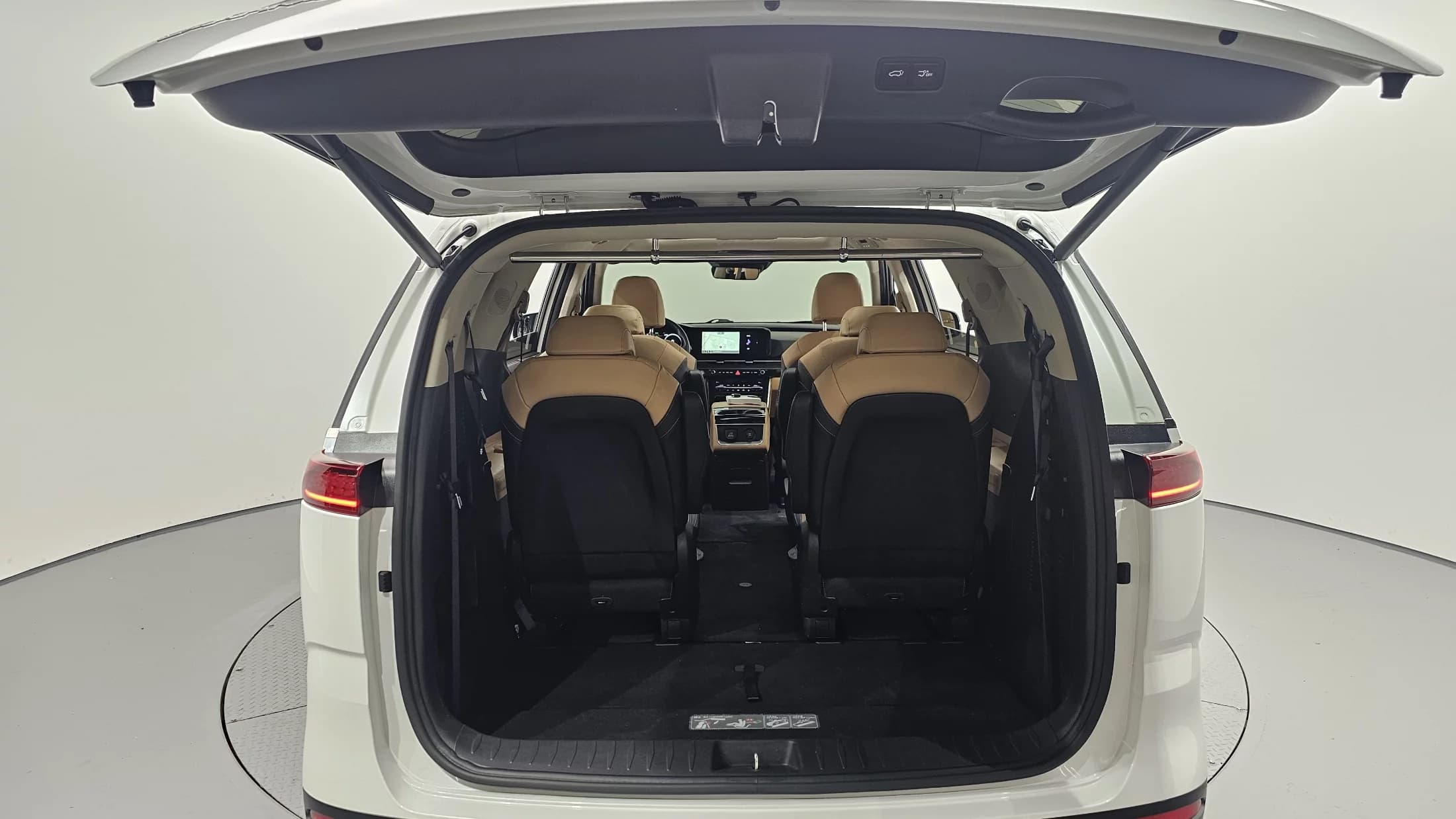 Kia Carnival 9-Seater Signature, 2022 г. 73353 км. — фото 20