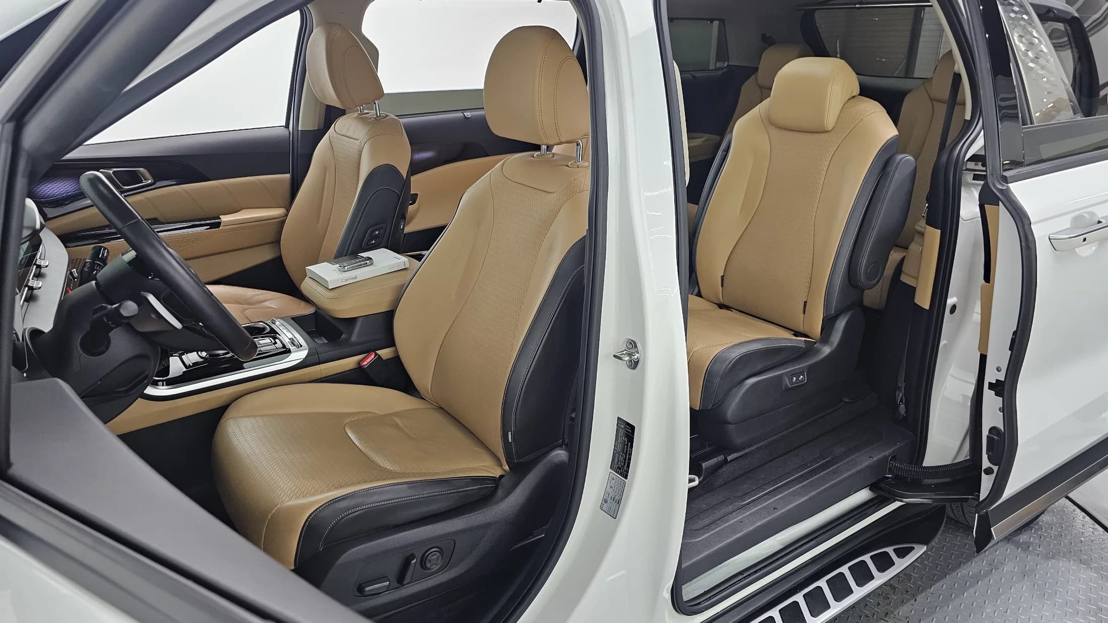 Kia Carnival 9-Seater Signature, 2022 г. 73353 км. — фото 10