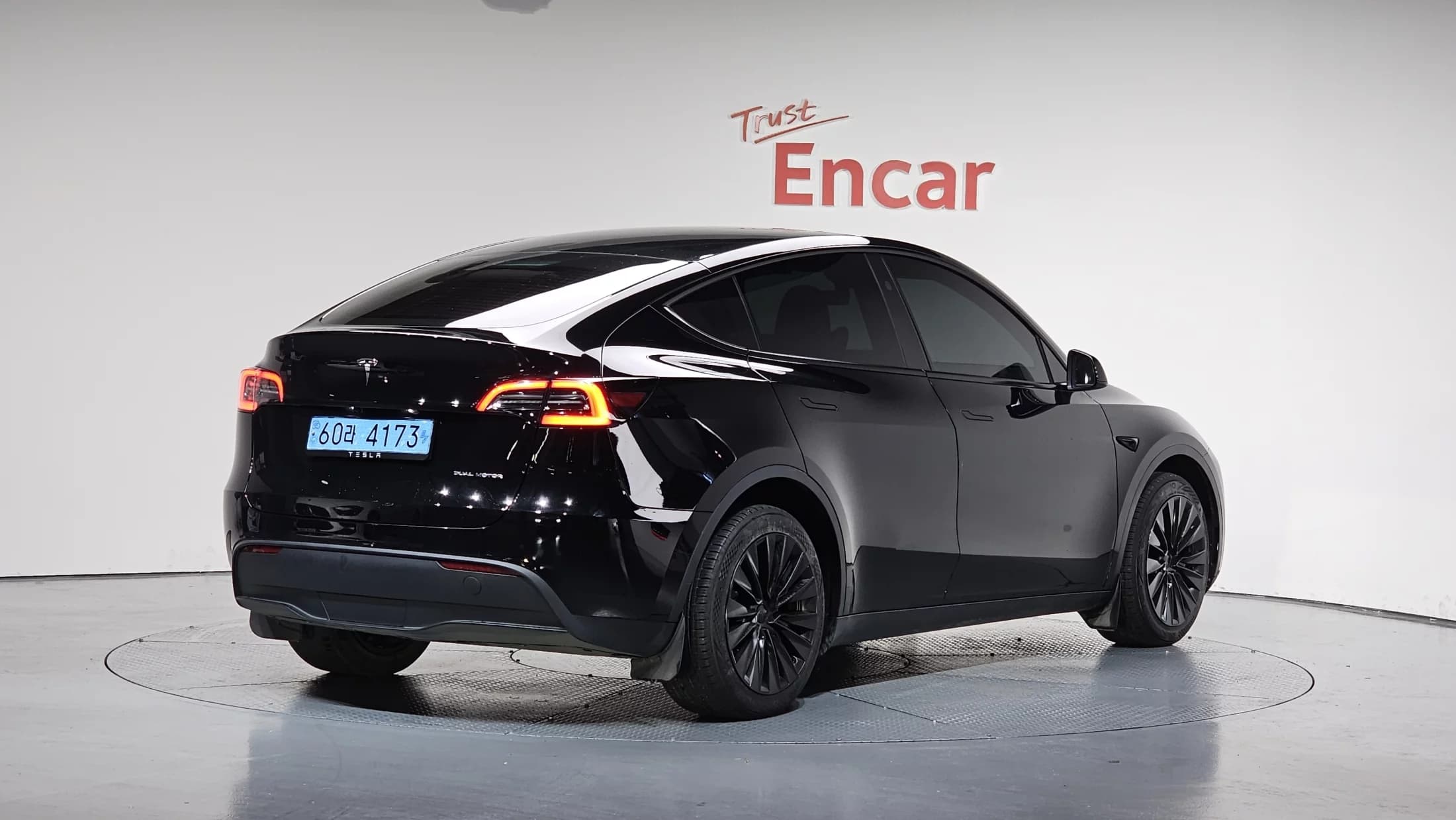 Tesla Model Y Long Range, электромобиль, 2024 г. 27713 км.