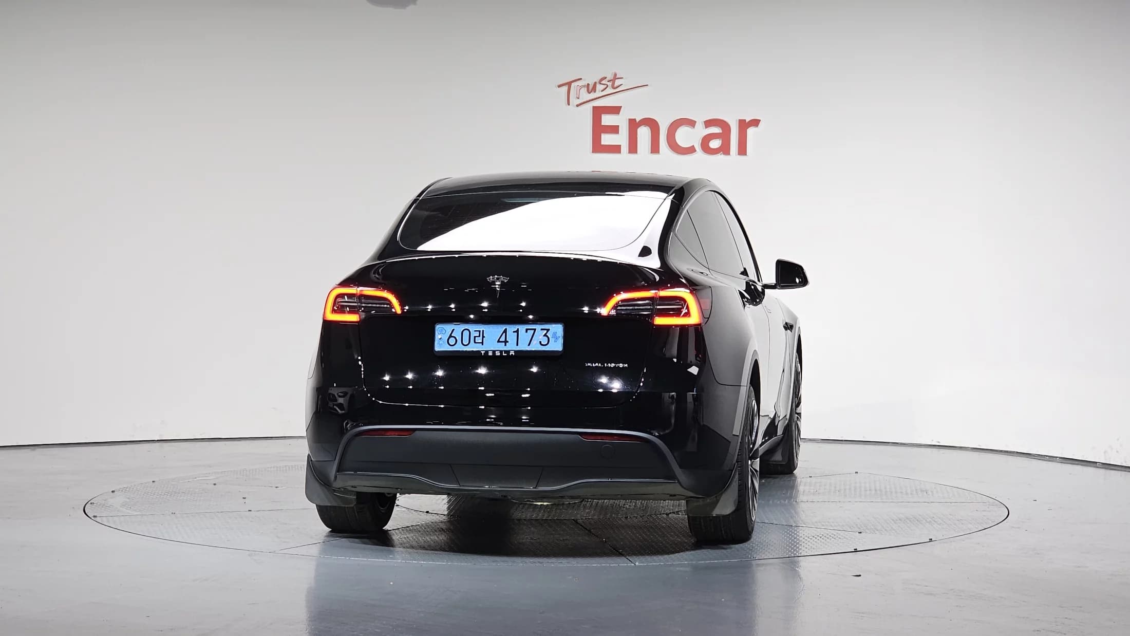 Tesla Model Y Long Range, электромобиль, 2024 г. 27713 км. — фото 3