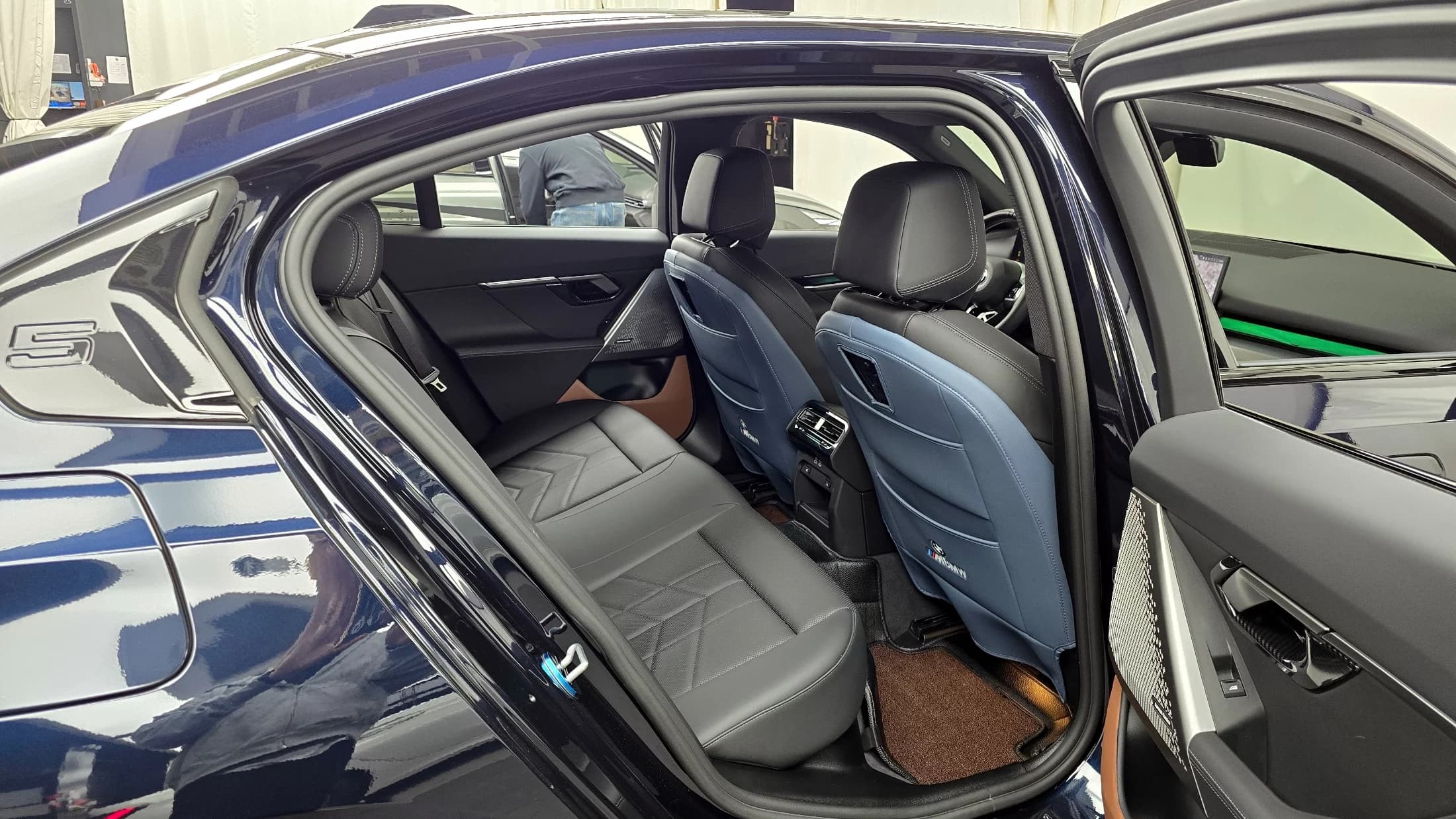 BMW 5-Series 520i M Sport, 2025 г. 5794 км. — фото 12