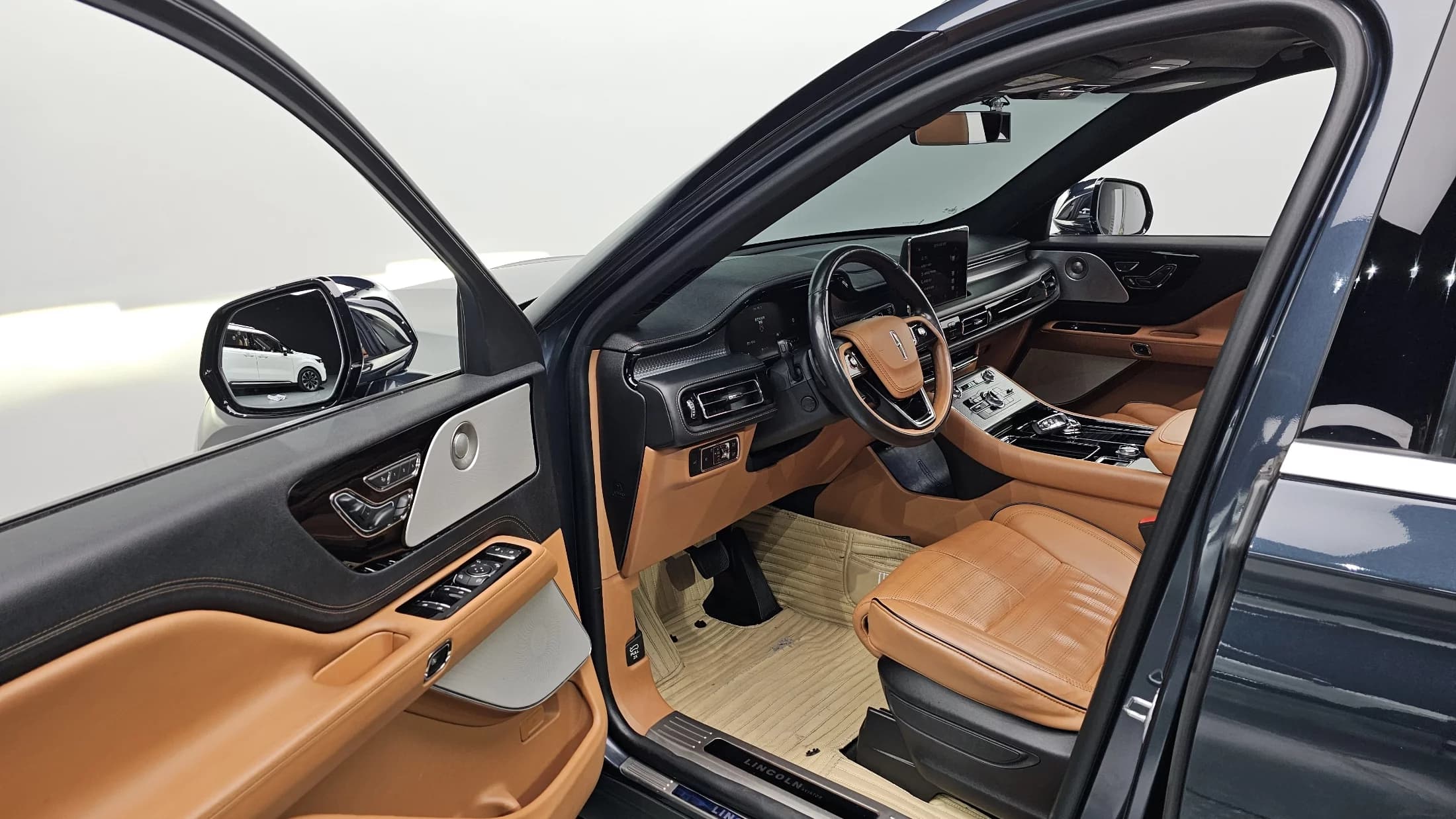 Lincoln AVIATOR 3.0 Black Label AWD, 2022 г. 91562 км. — фото 11