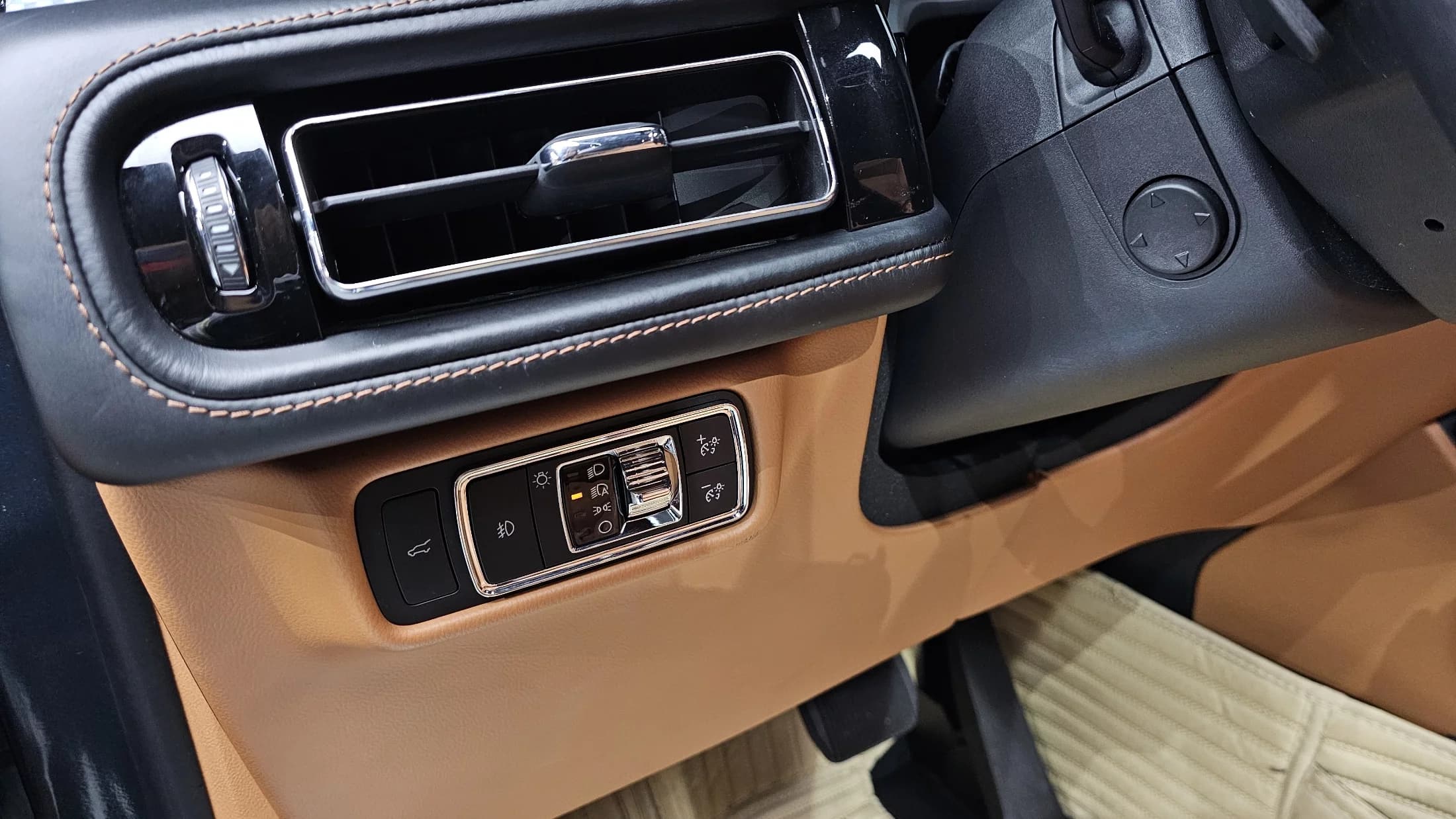 Lincoln AVIATOR 3.0 Black Label AWD, 2022 г. 91562 км. — фото 12