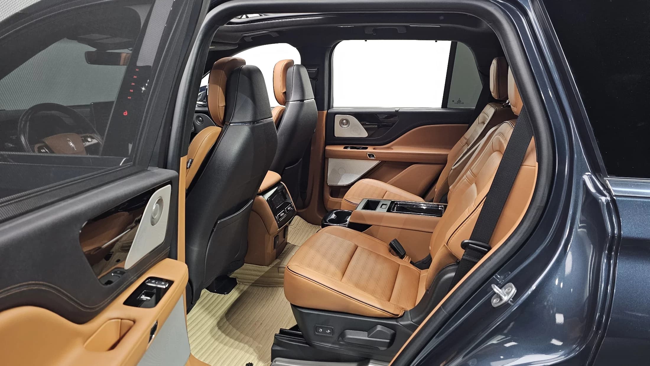 Lincoln AVIATOR 3.0 Black Label AWD, 2022 г. 91562 км. — фото 16