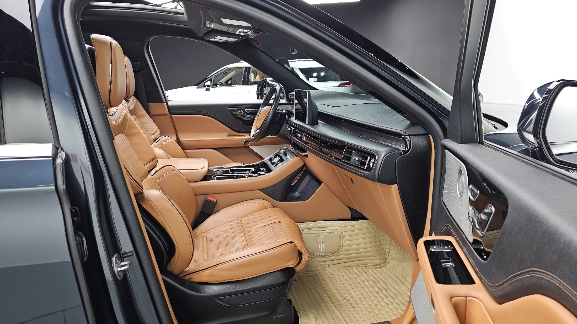 Lincoln AVIATOR 3.0 Black Label AWD, 2022 г. 91562 км. — фото 10