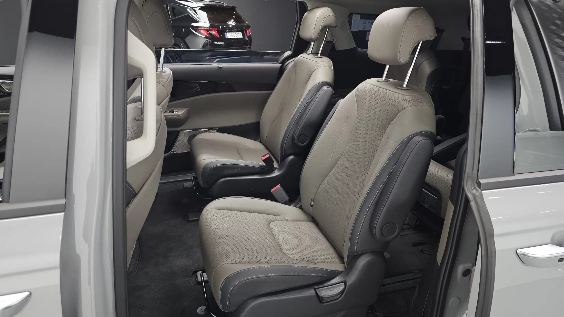 Kia Carnival 9-Seater Gravity, 2025 г. 5521 км. — фото 12